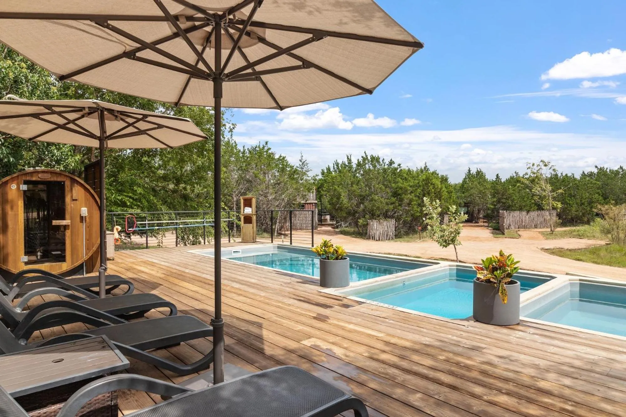 Pool view in Onera Fredericksburg