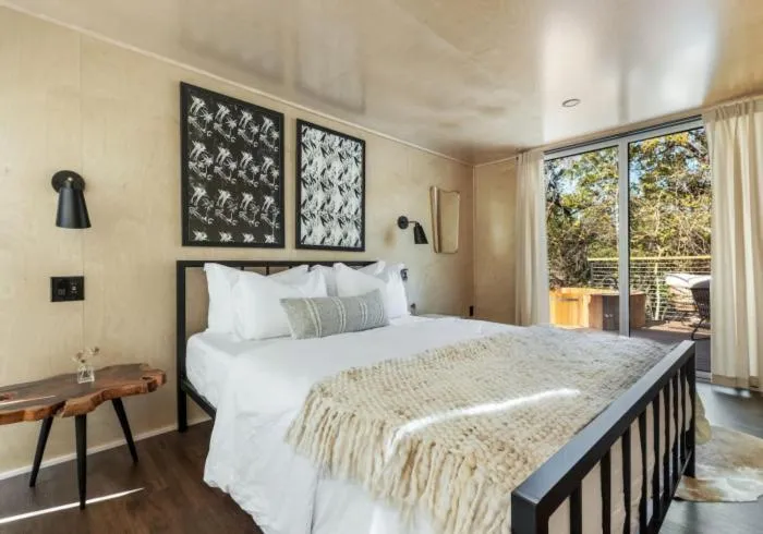 Bed in Onera Fredericksburg