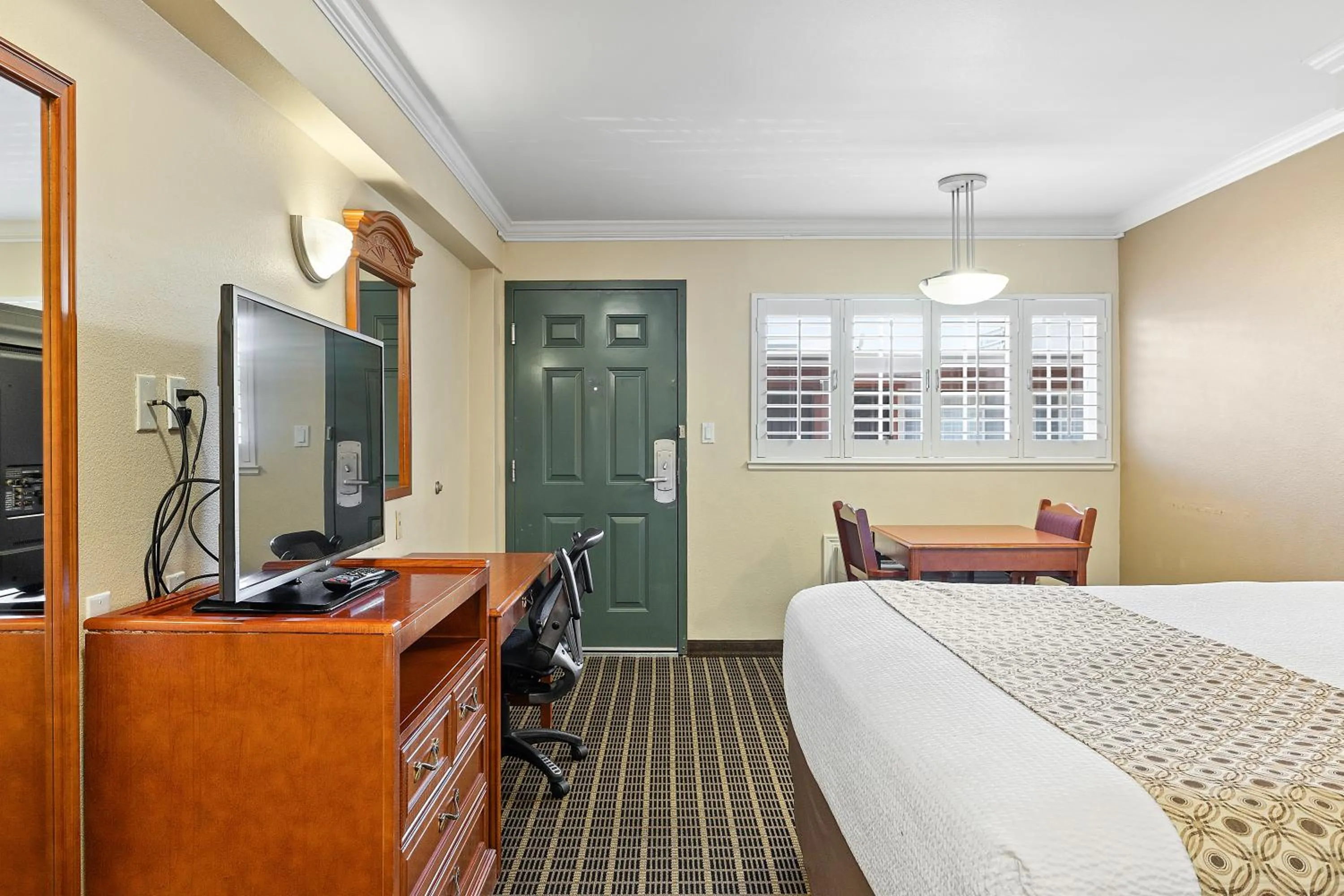 Bed in Alexis Park San Francisco