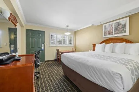 Bed in Alexis Park San Francisco