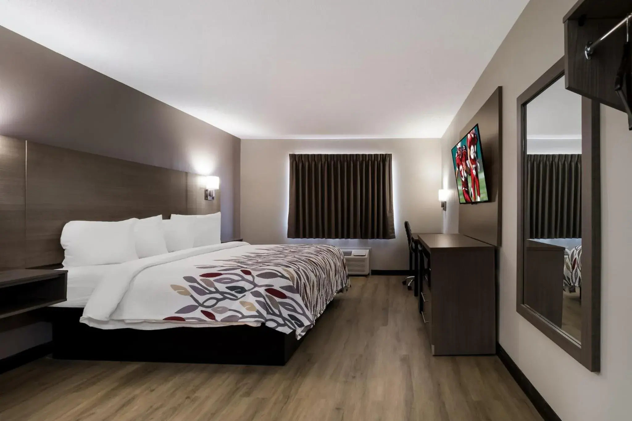 Deluxe King Bed Non-Smoking in Super 8 by Wyndham Marston Deluxe King Bed Non-Smoking in Super 8 by Wyndham Marston