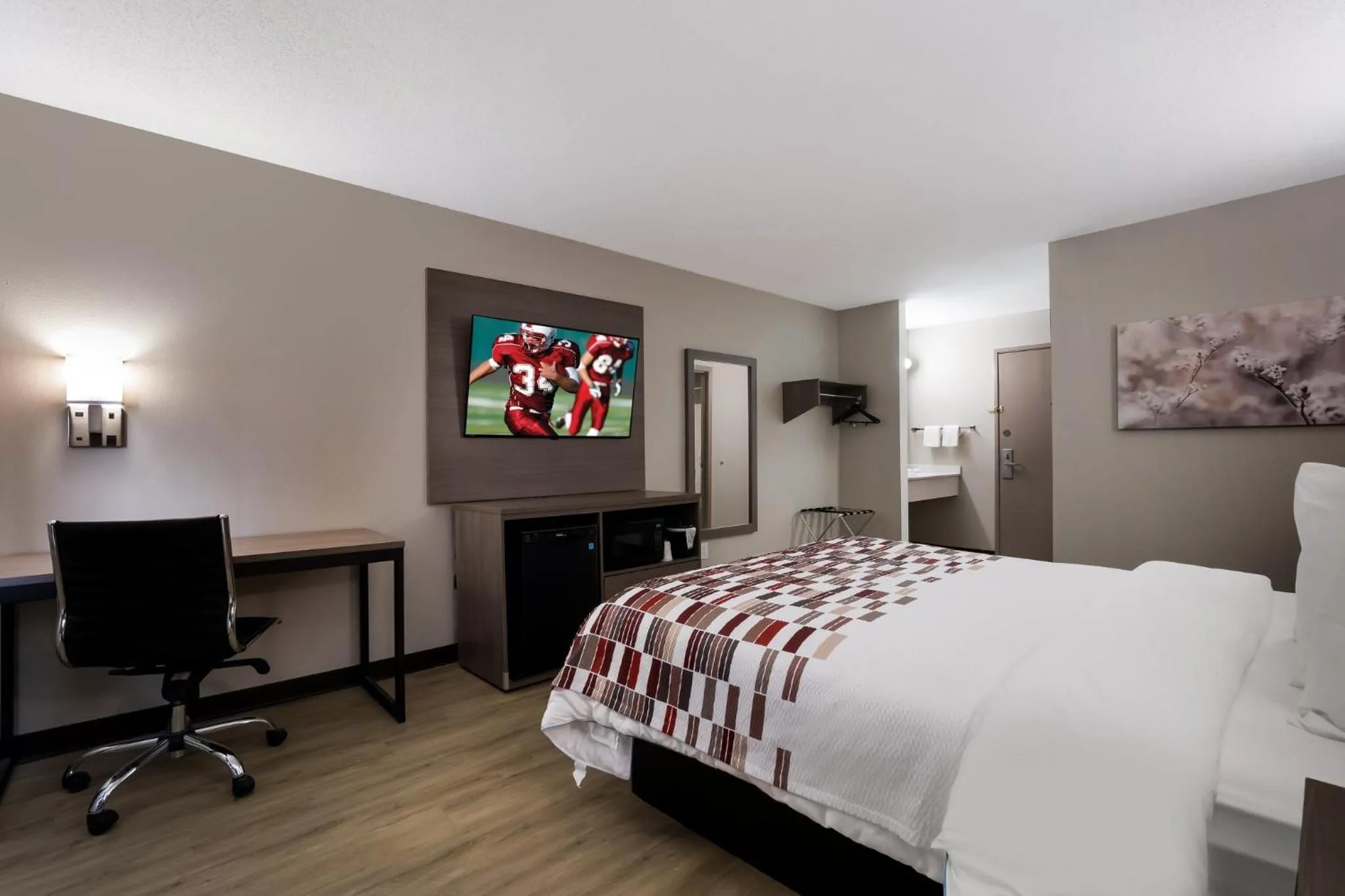 Deluxe Queen Room Disability Accessible Roll-In Shower Non-Smoking in Super 8 by Wyndham Marston