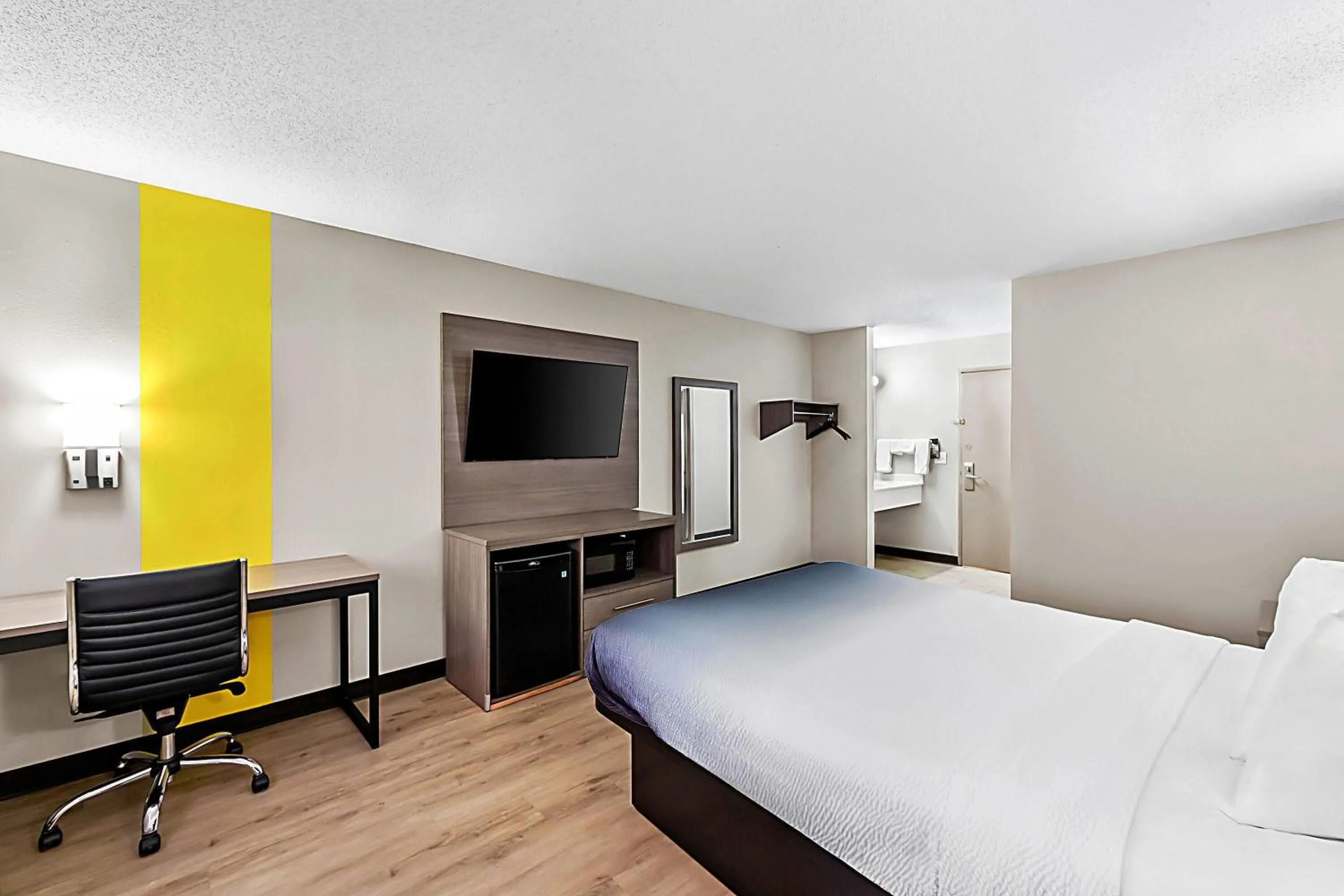 Bed in Super 8 by Wyndham Marston