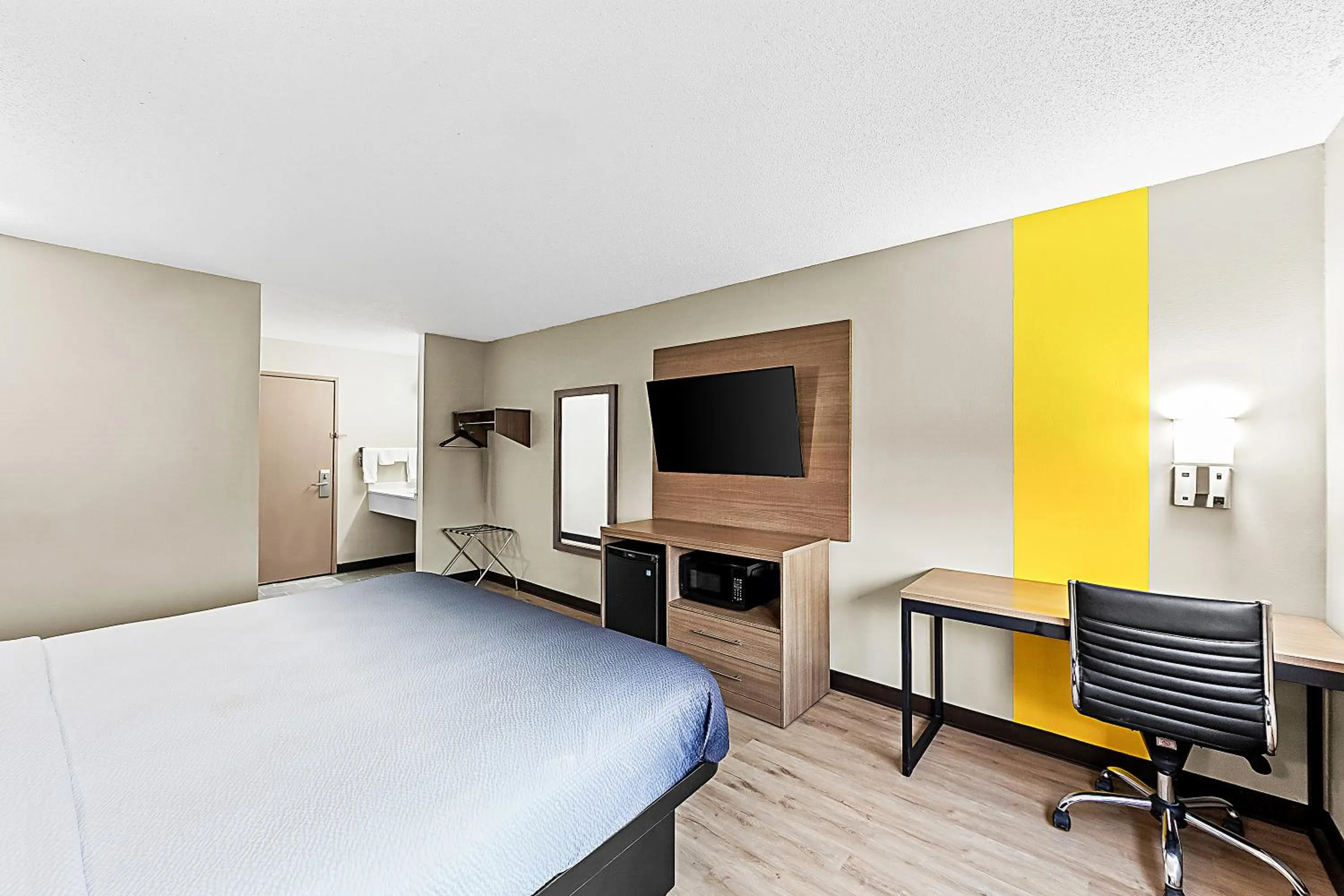 Bed in Super 8 by Wyndham Marston