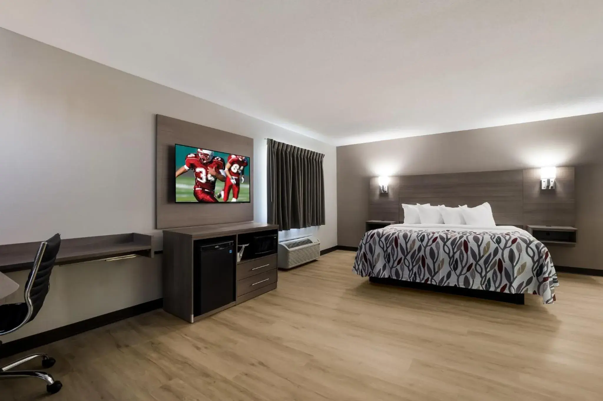 Superior King Room Non-Smoking in Super 8 by Wyndham Marston Superior King Room Non-Smoking in Super 8 by Wyndham Marston