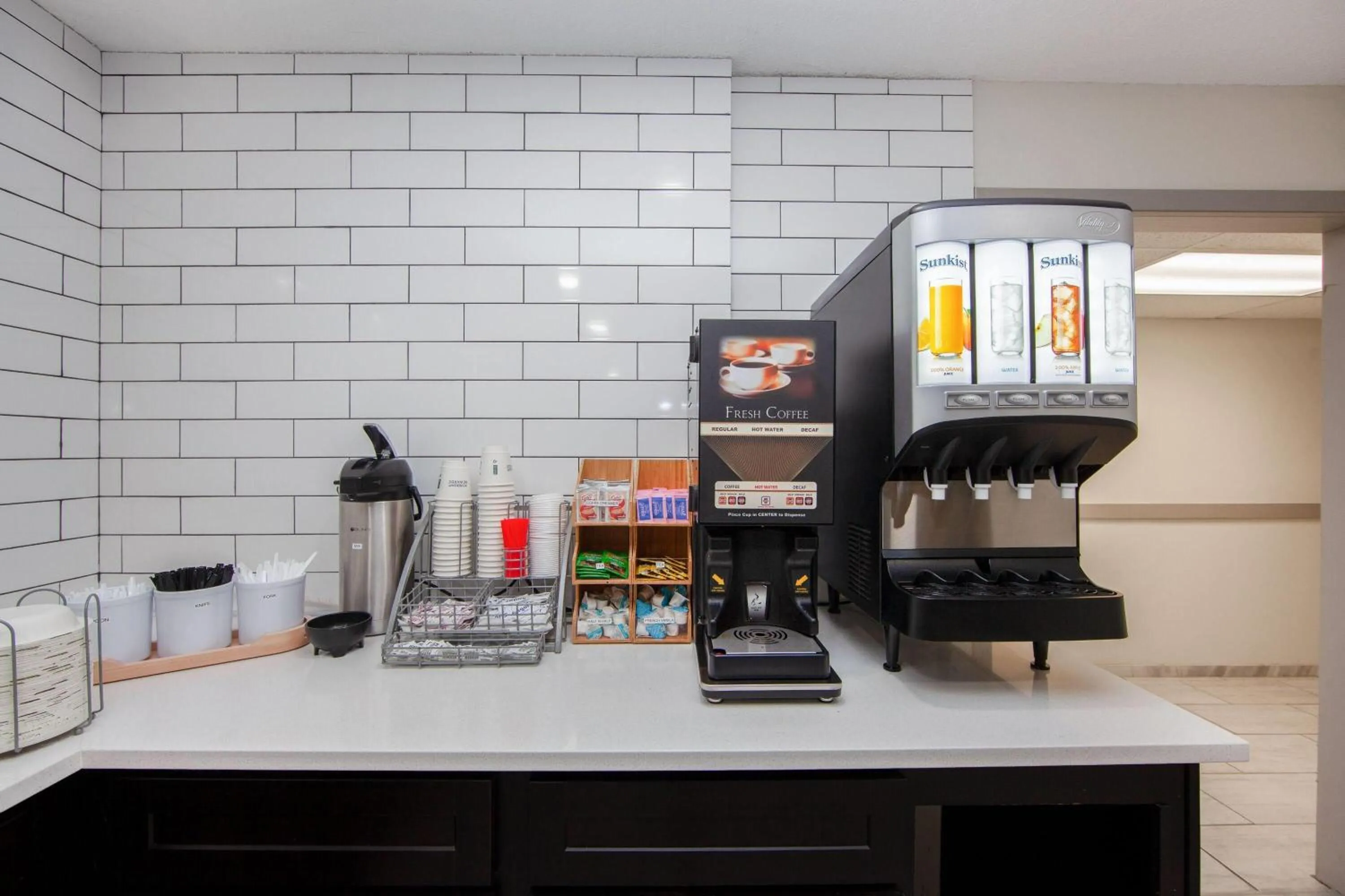 Restaurant/places to eat in Super 8 by Wyndham Marston