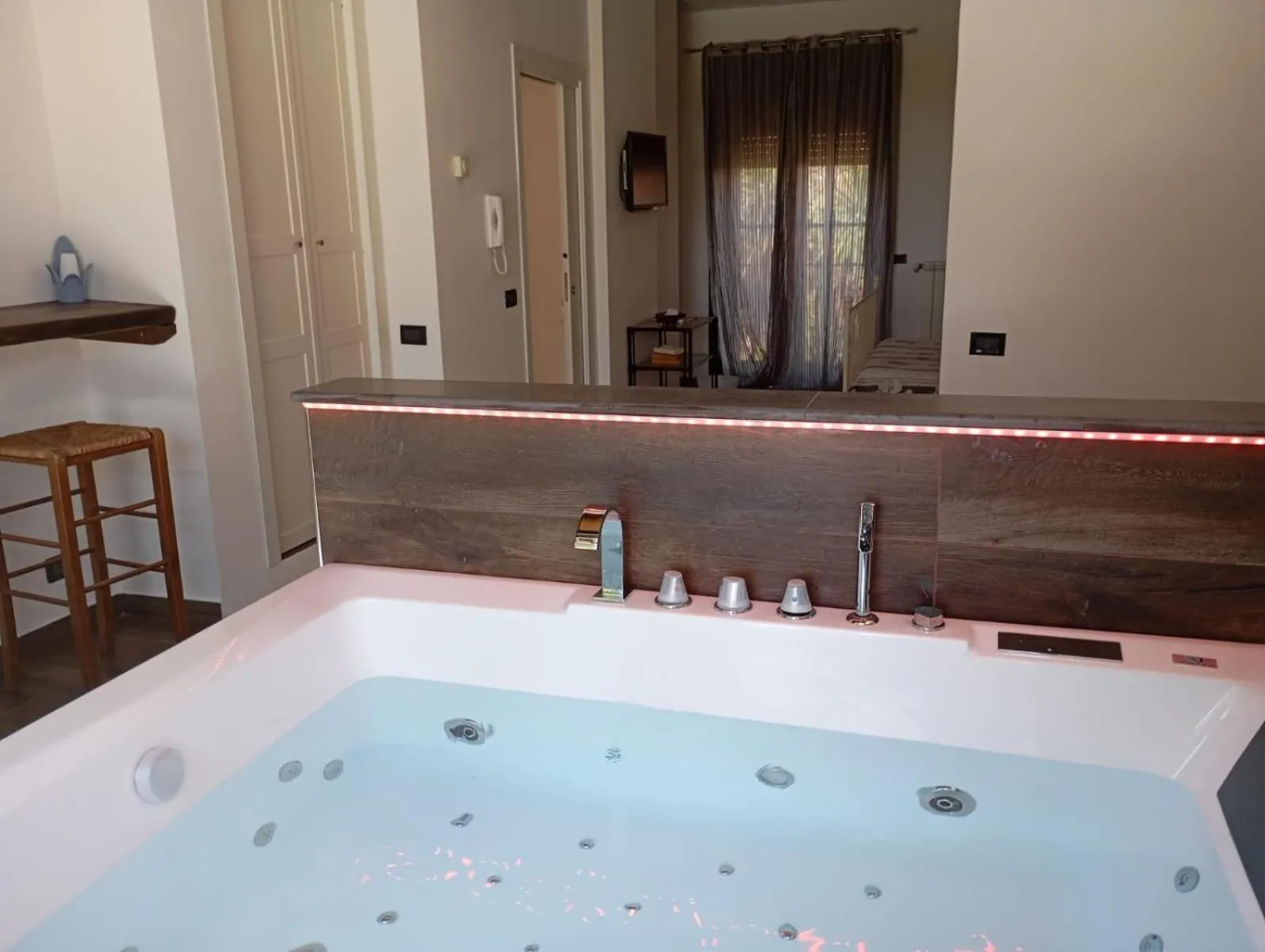 Hot Tub in B&B Villa Lidia