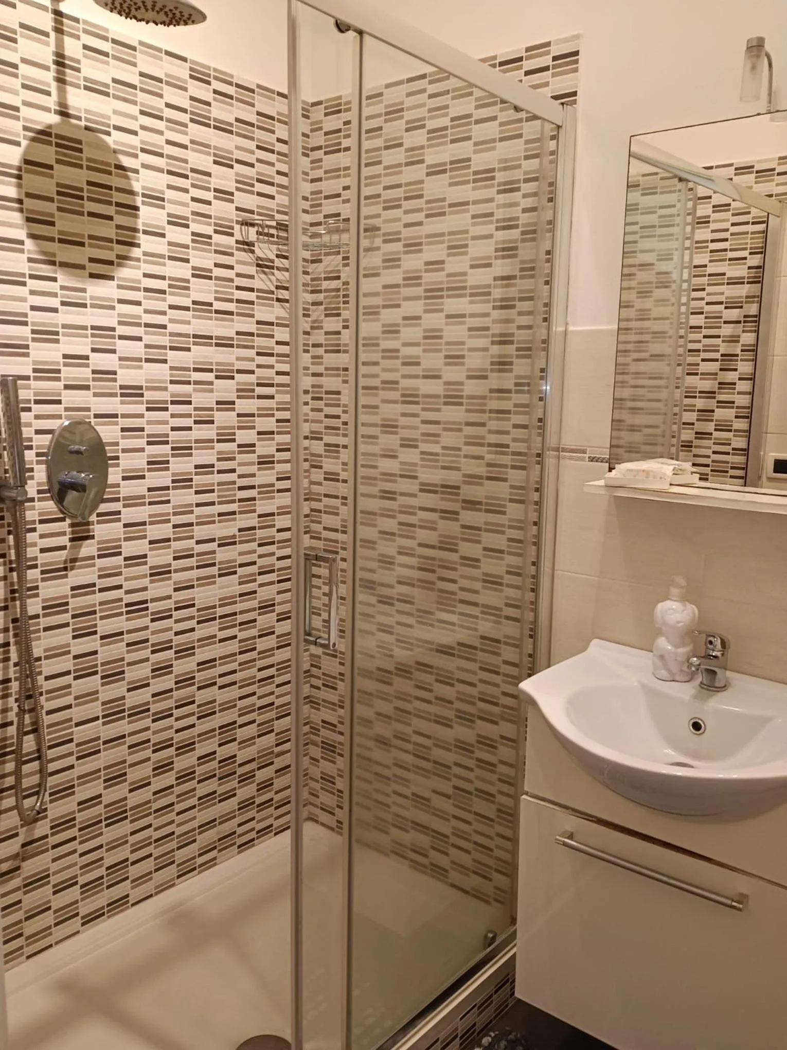 Shower in B&B Villa Lidia