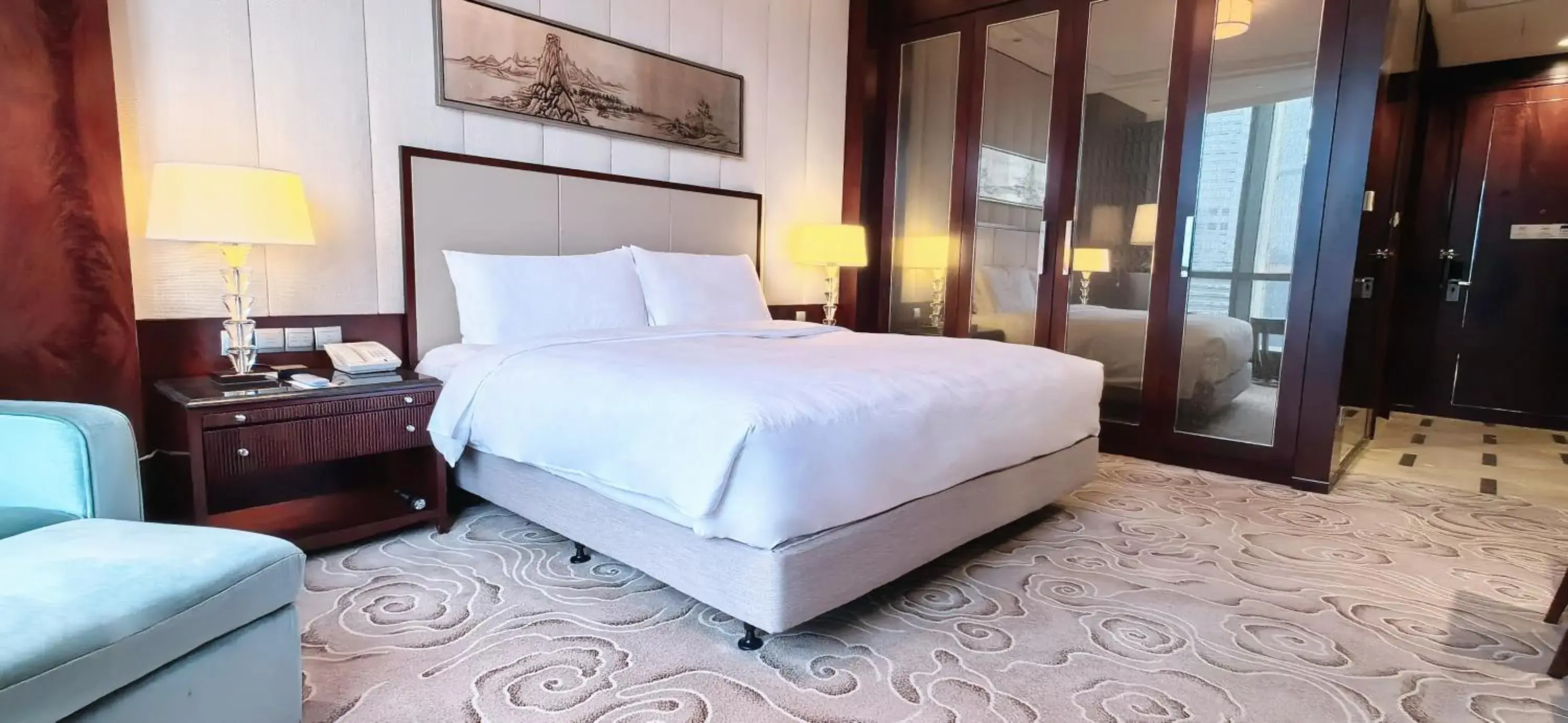 Deluxe Queen Room in JW Marriott Hotel Chongqing Deluxe Queen Room in JW Marriott Hotel Chongqing