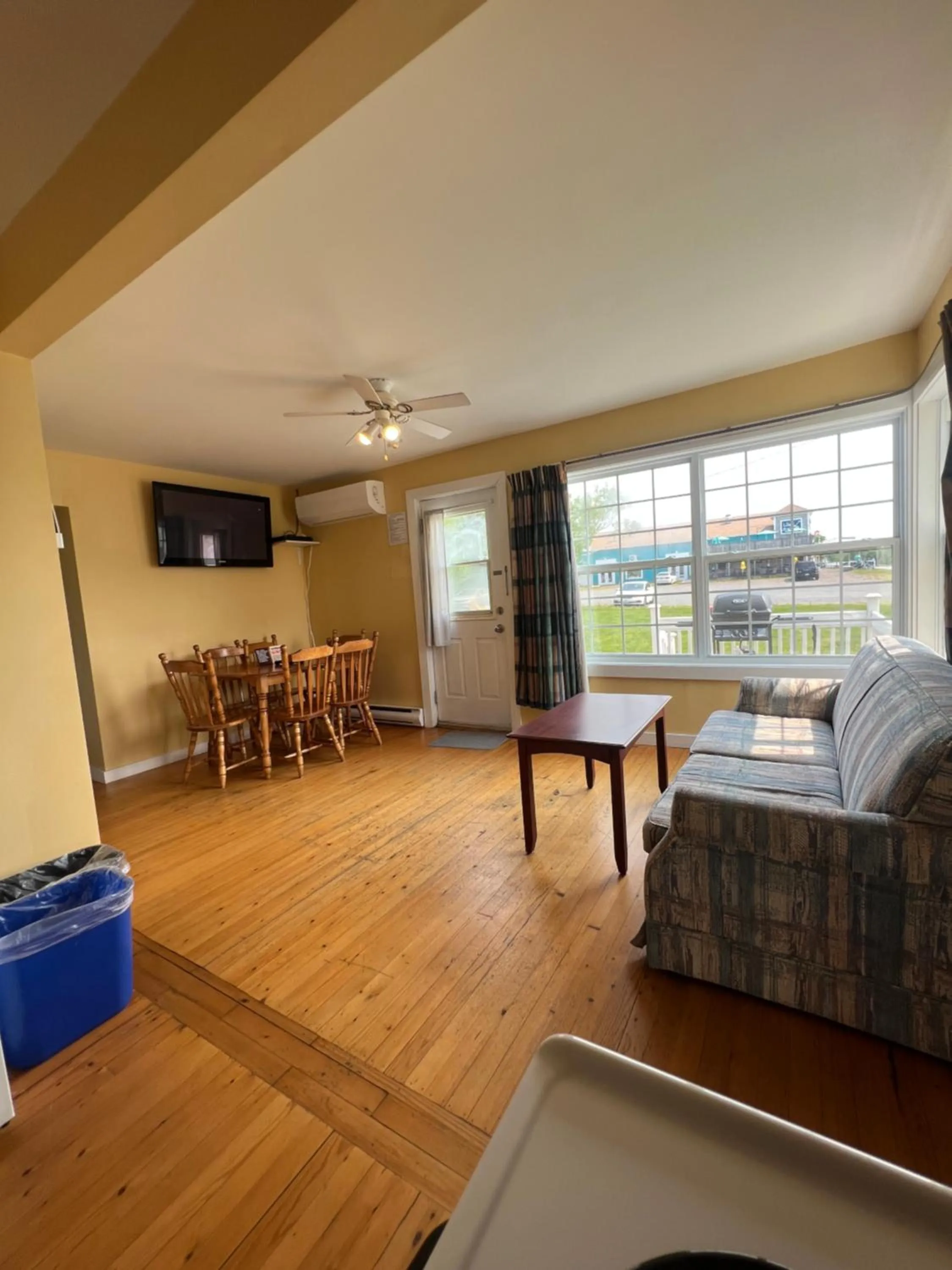 Kitchen or kitchenette in The Cavendish Motel