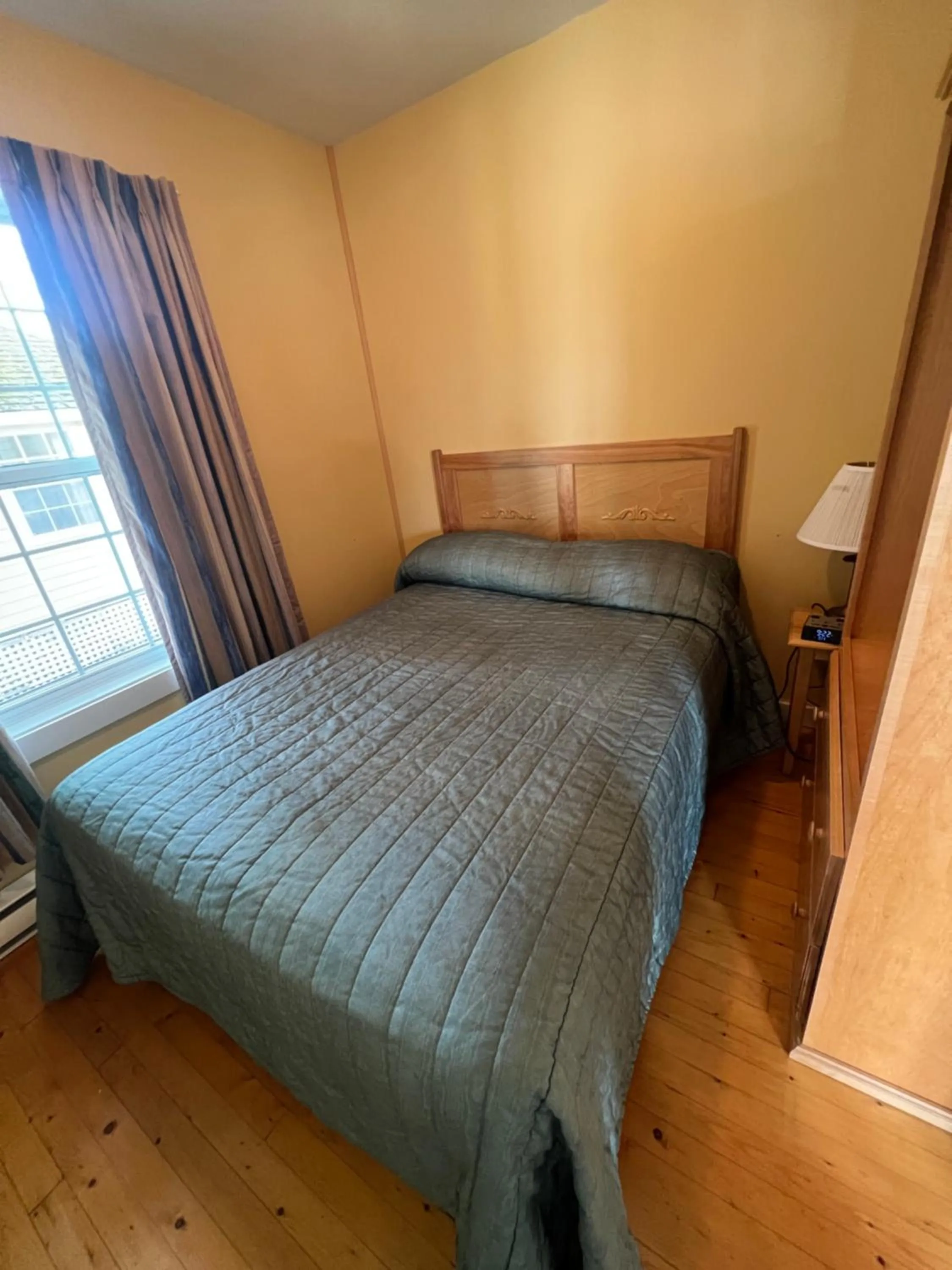 Bedroom, Bed in The Cavendish Motel