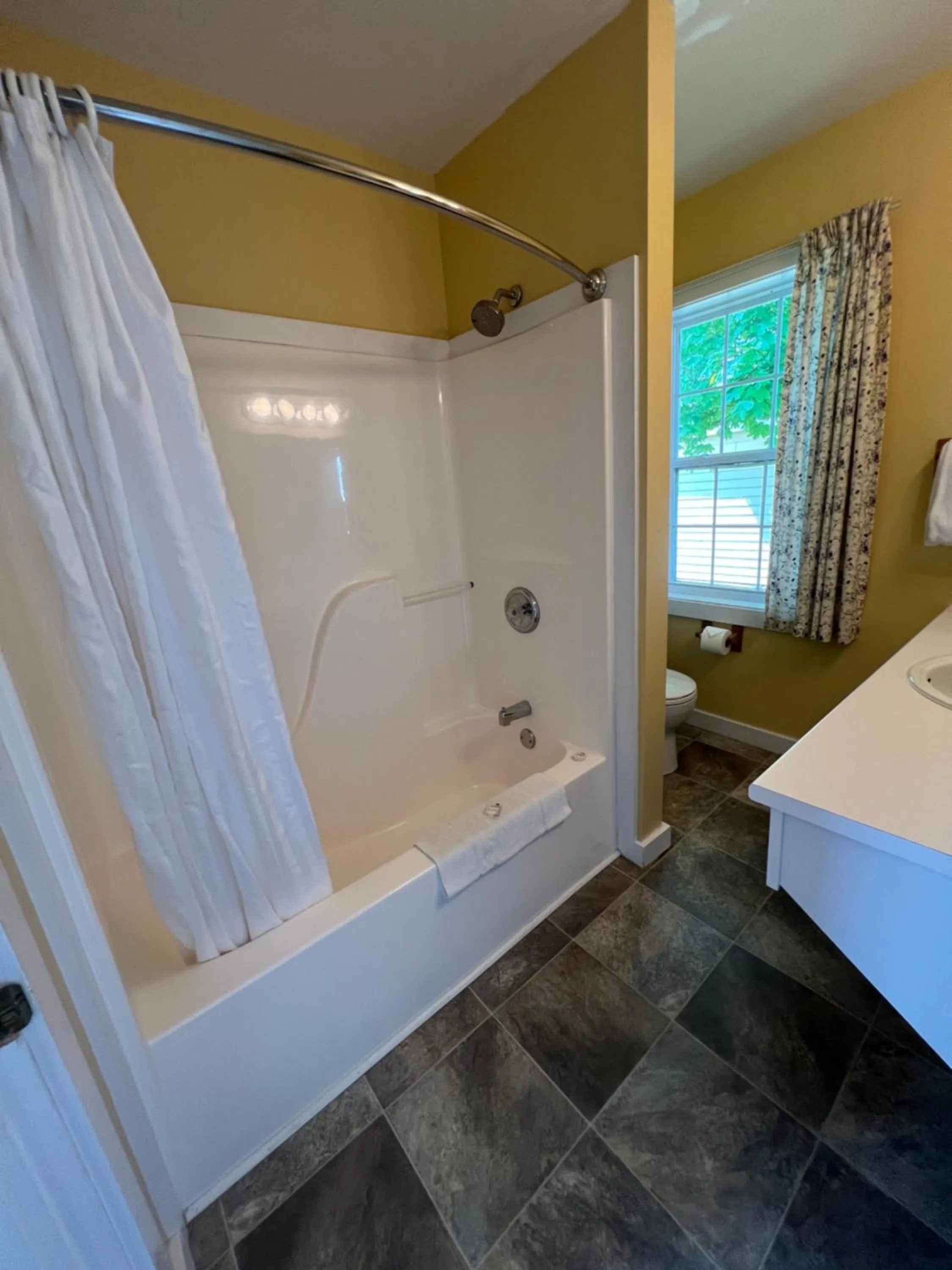 Shower in The Cavendish Motel