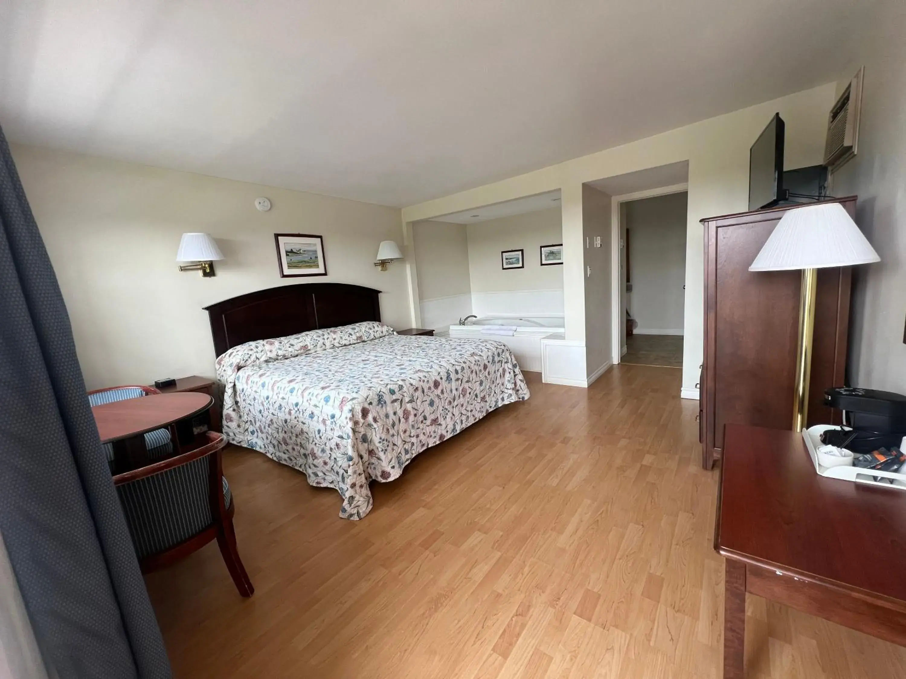 Deluxe King Room in The Cavendish Motel Deluxe King Room in The Cavendish Motel