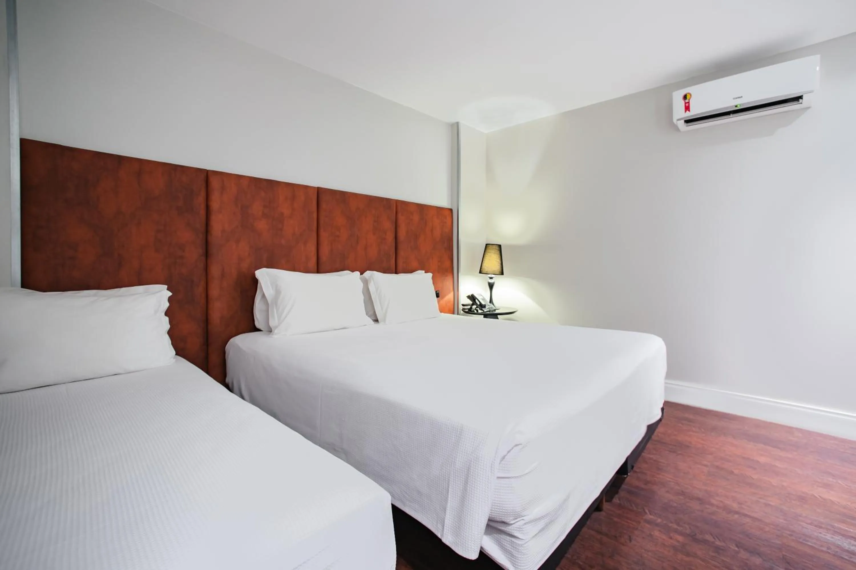 Bed in Brut by Slaviero Hotéis