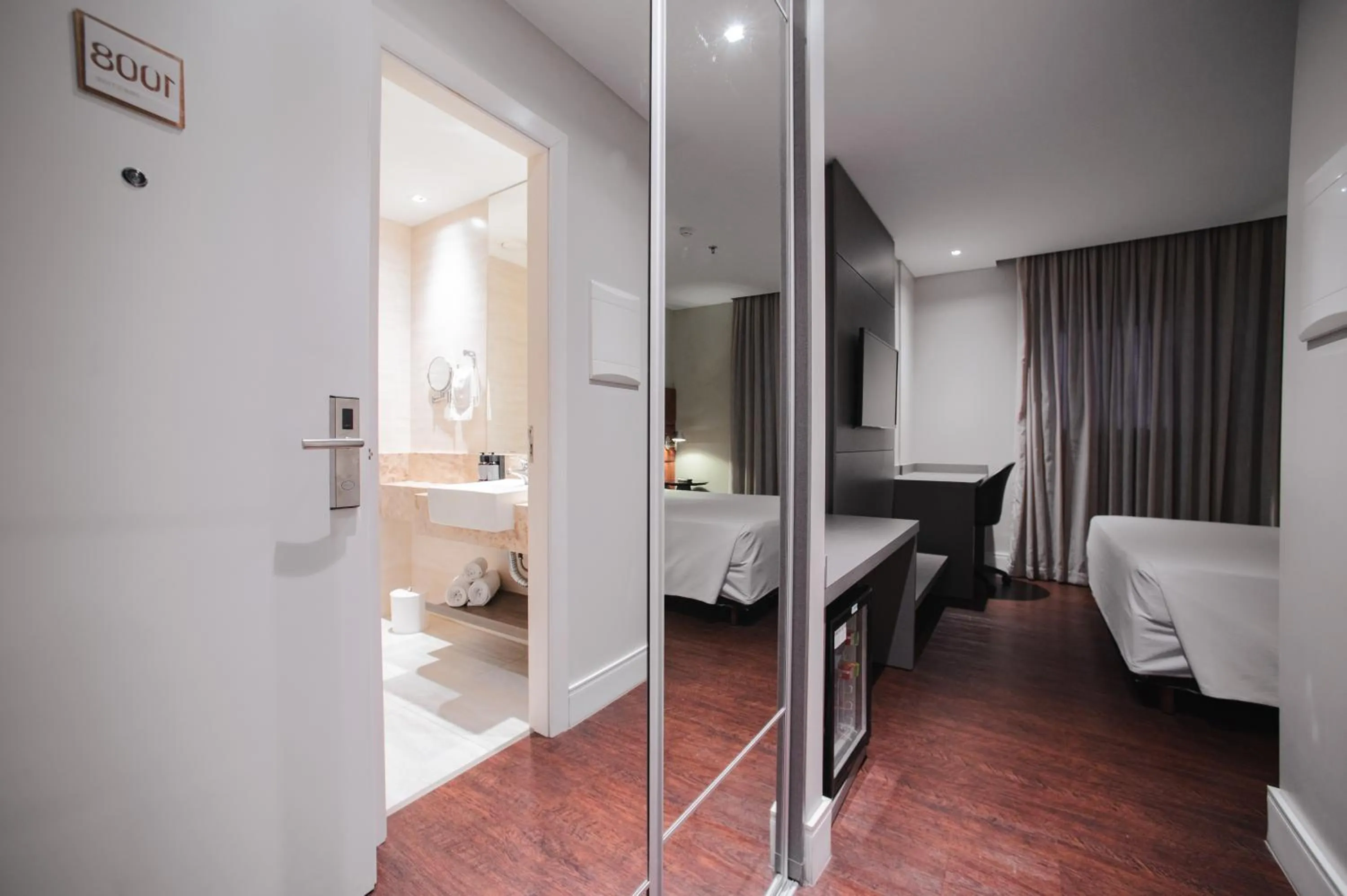 Bed in Brut by Slaviero Hotéis