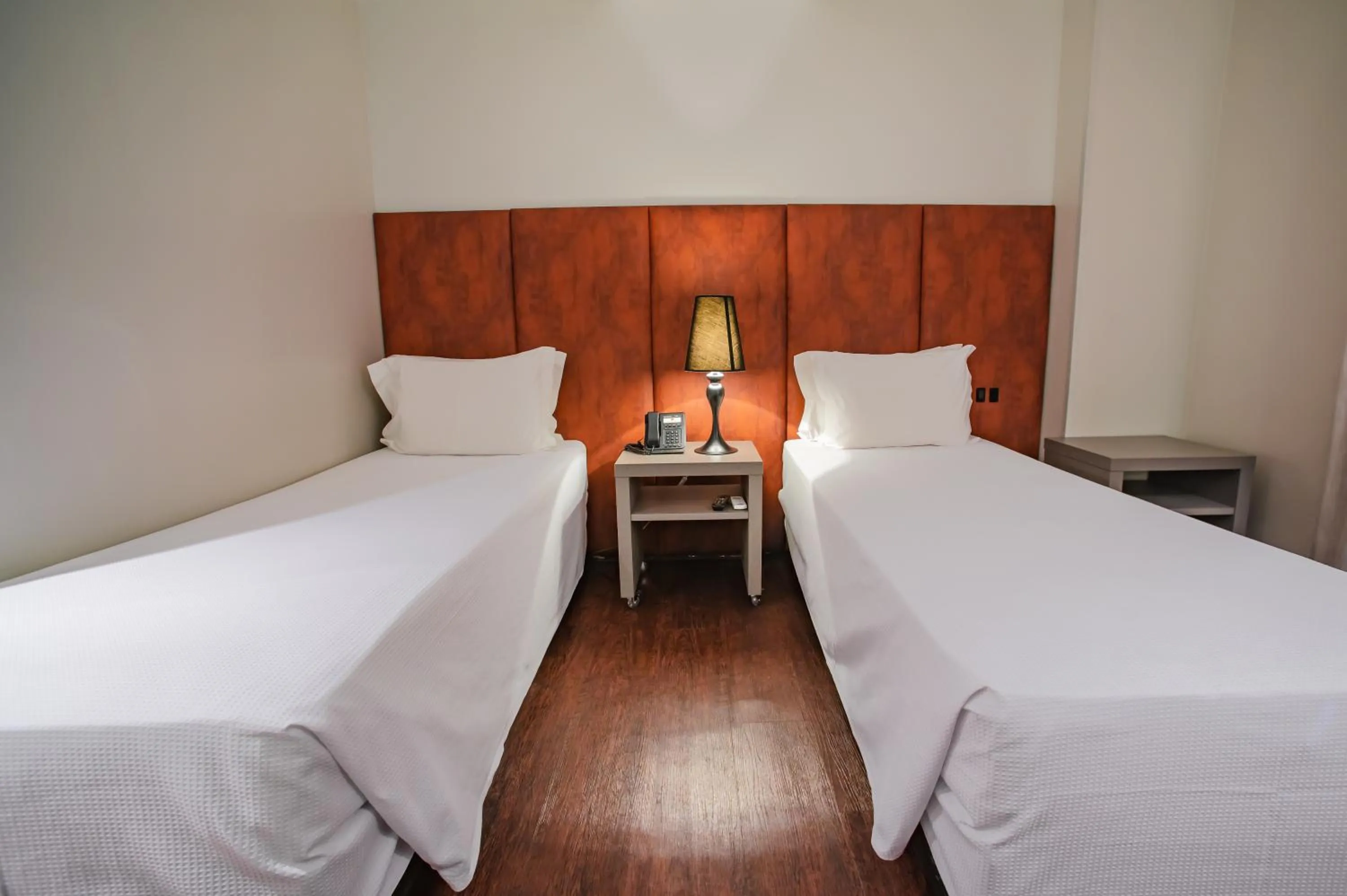 Bed in Brut by Slaviero Hotéis