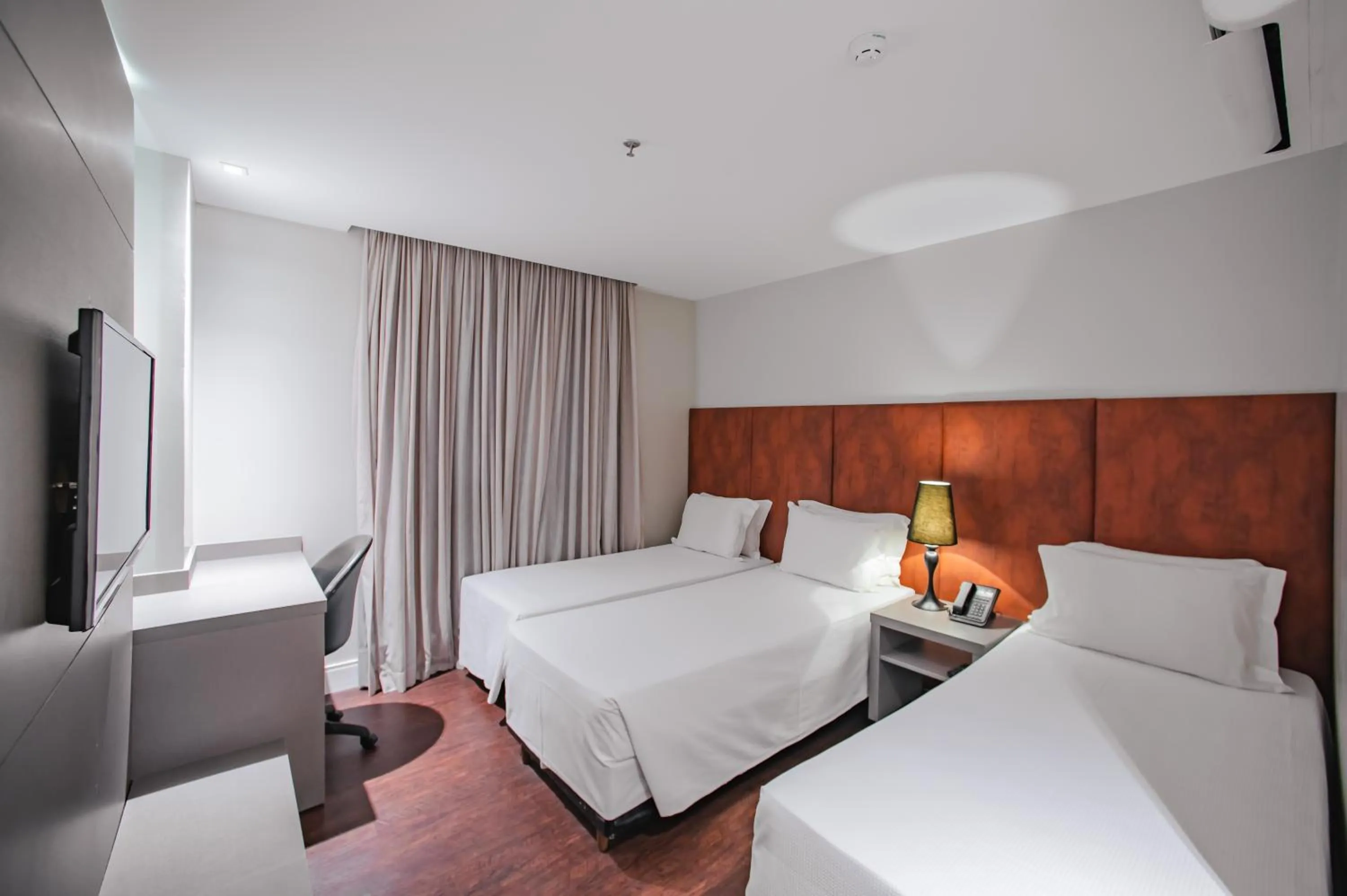 Bed in Brut by Slaviero Hotéis