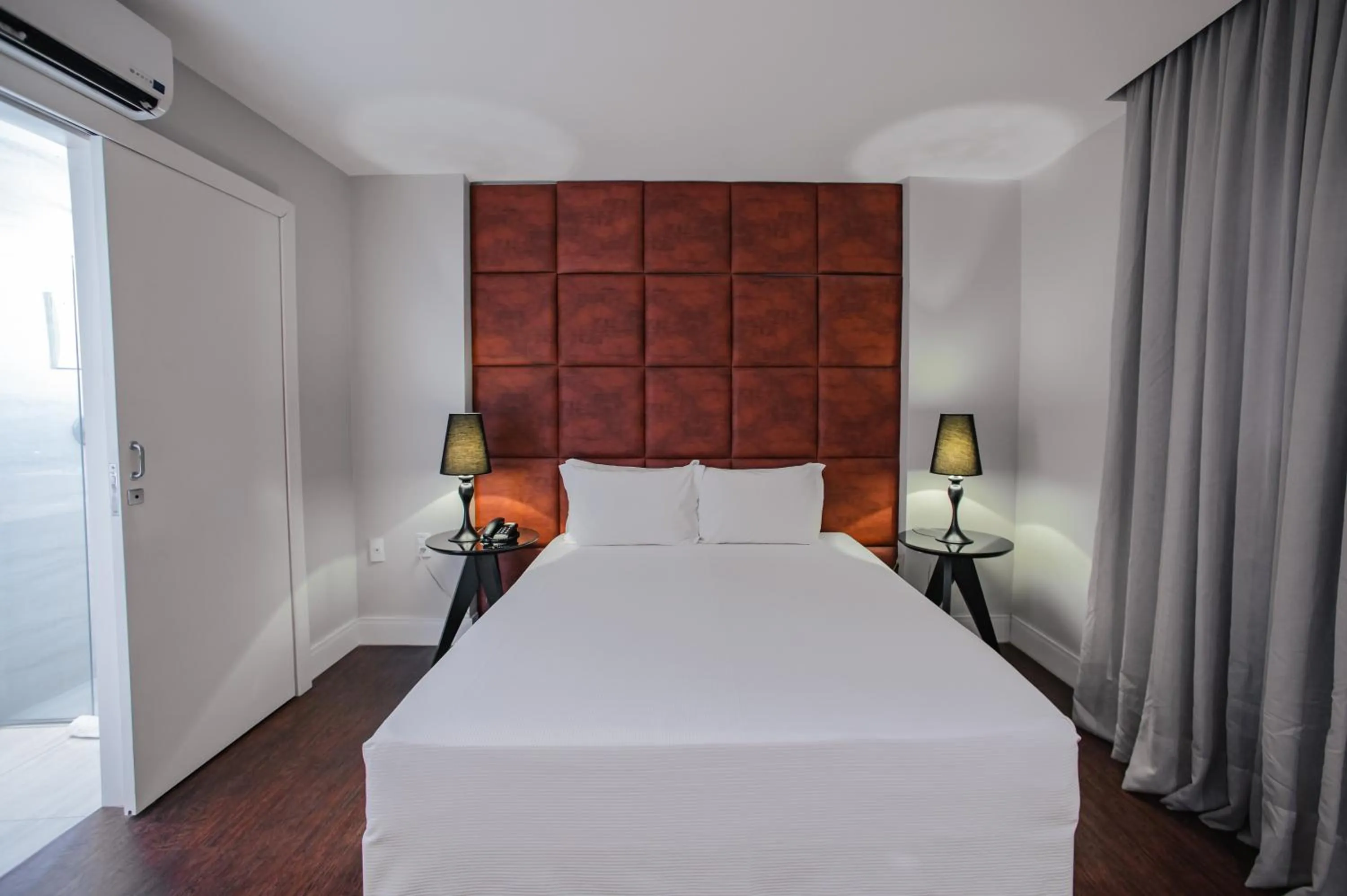 Bed in Brut by Slaviero Hotéis