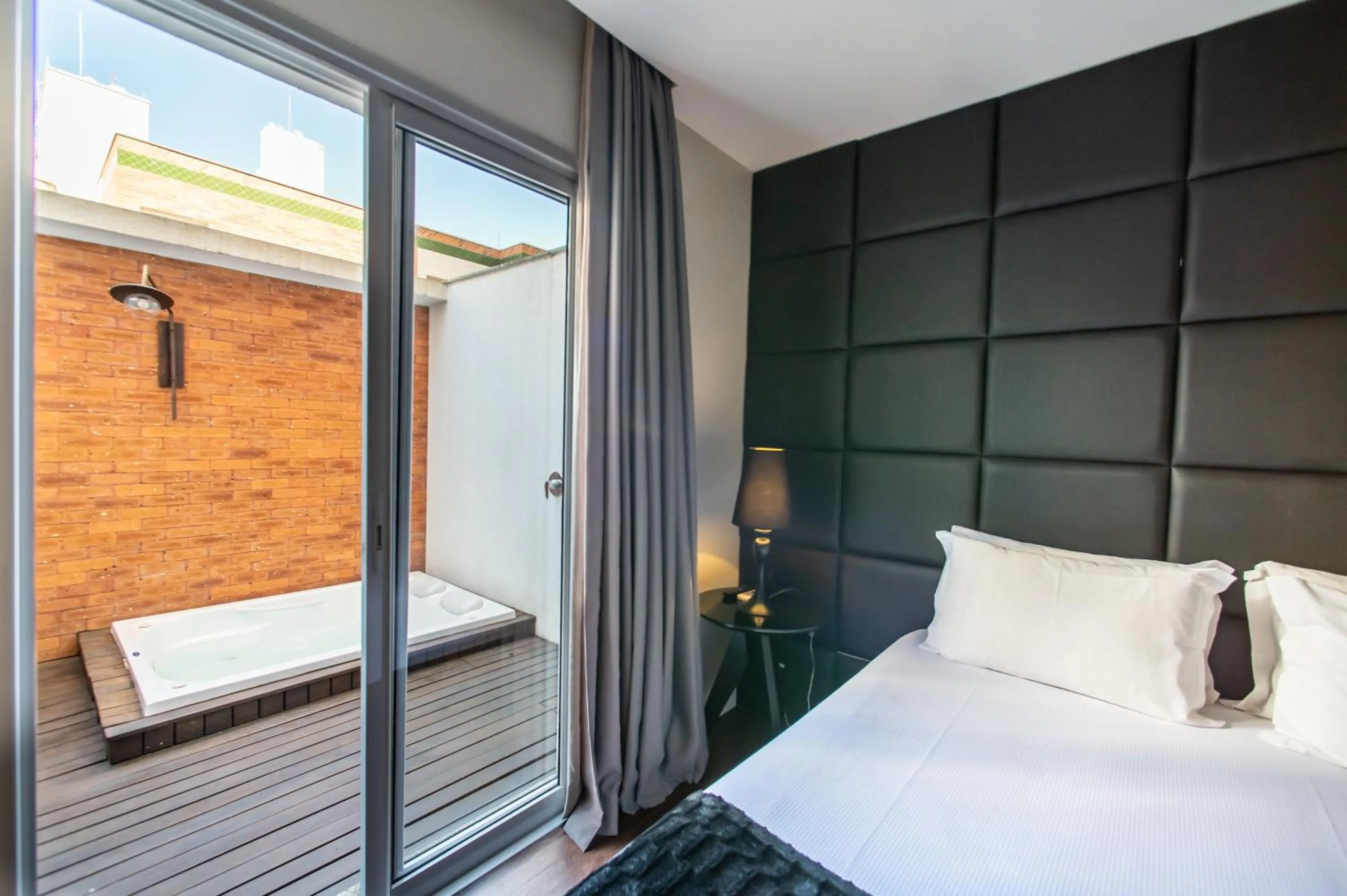 Patio, Bed in Brut by Slaviero Hotéis