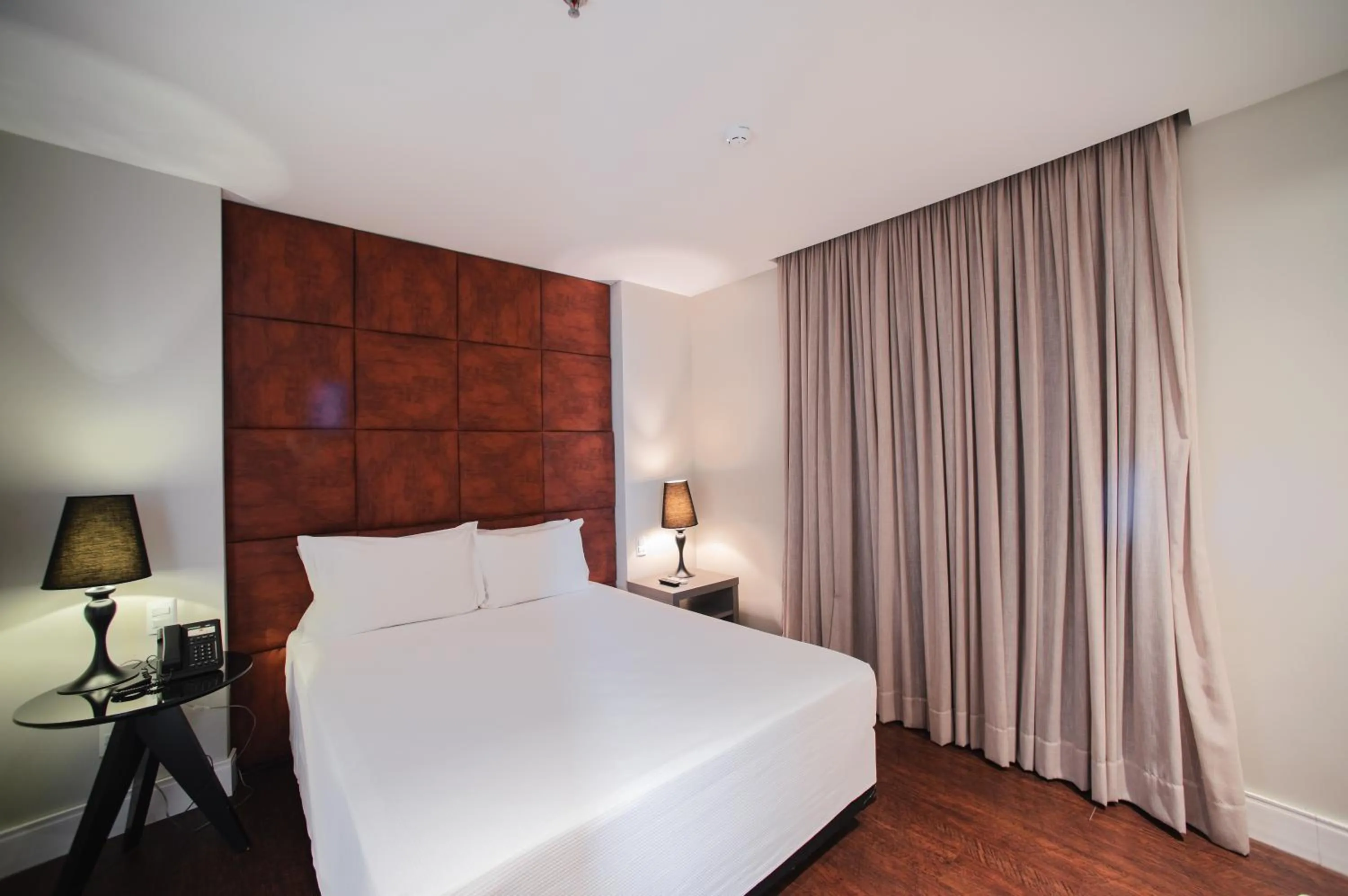 Bed in Brut by Slaviero Hotéis