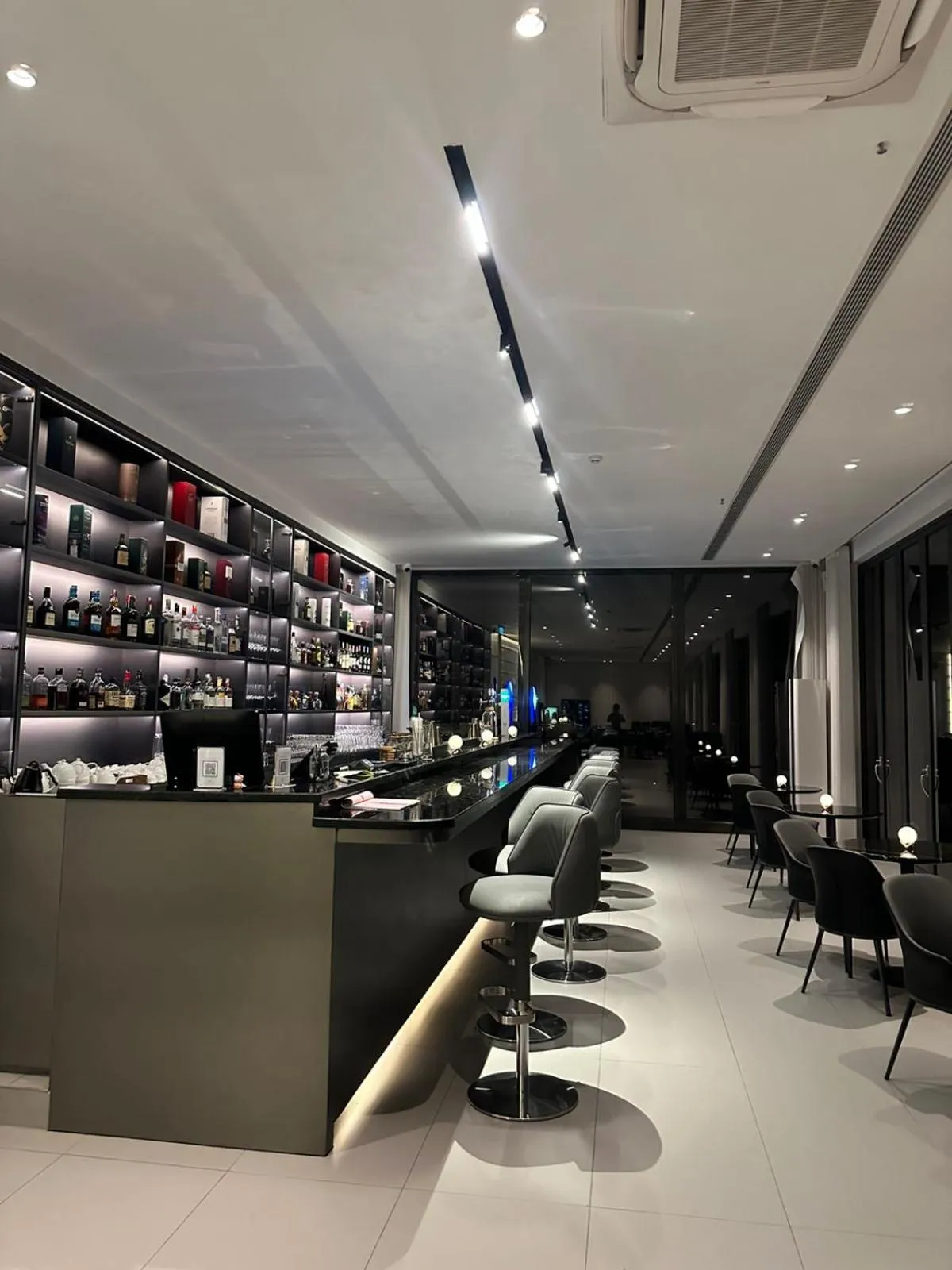 Lounge or bar in One Riviera Hotel and Residences