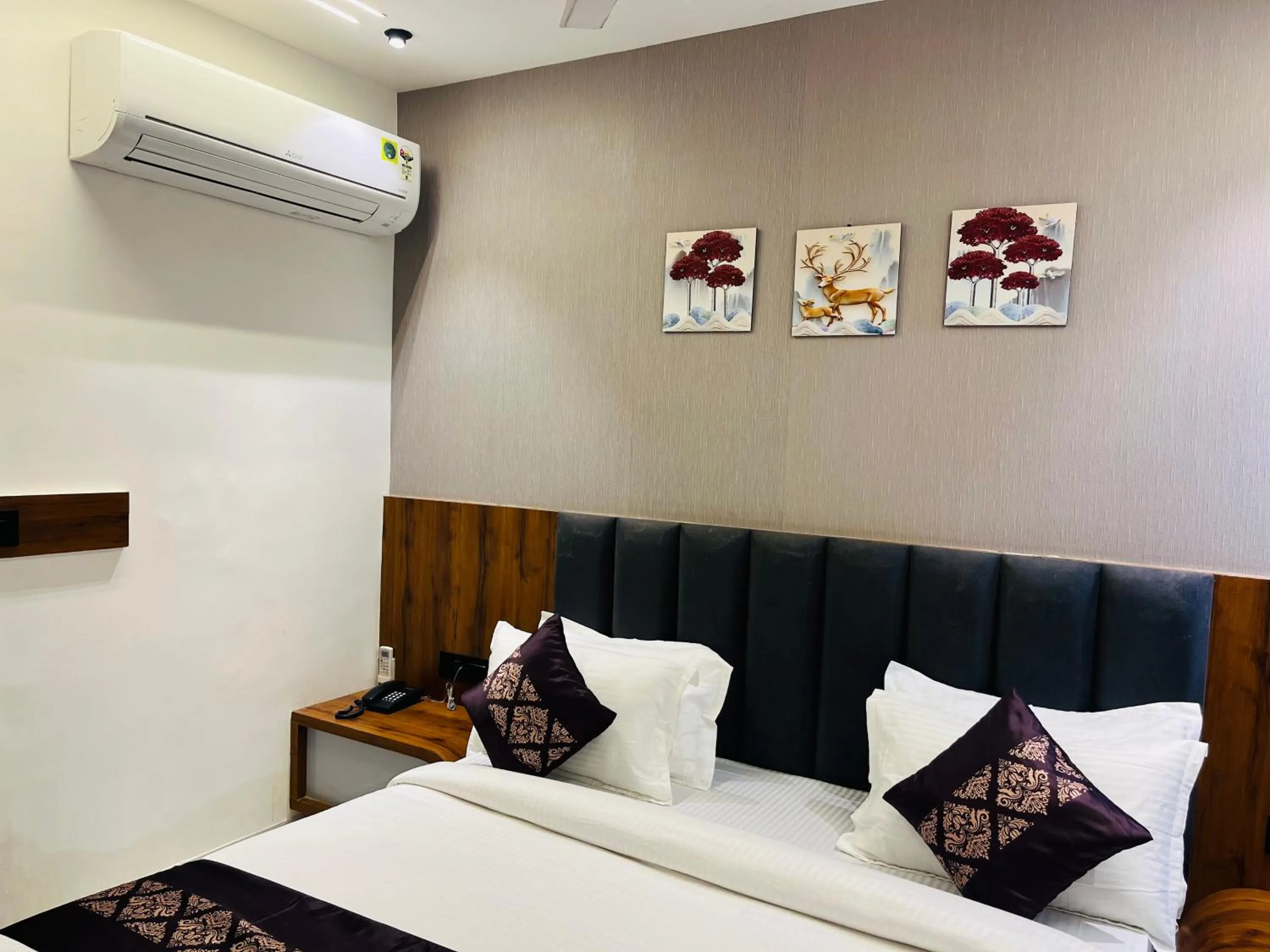 Bed in Hotel Royal Empire