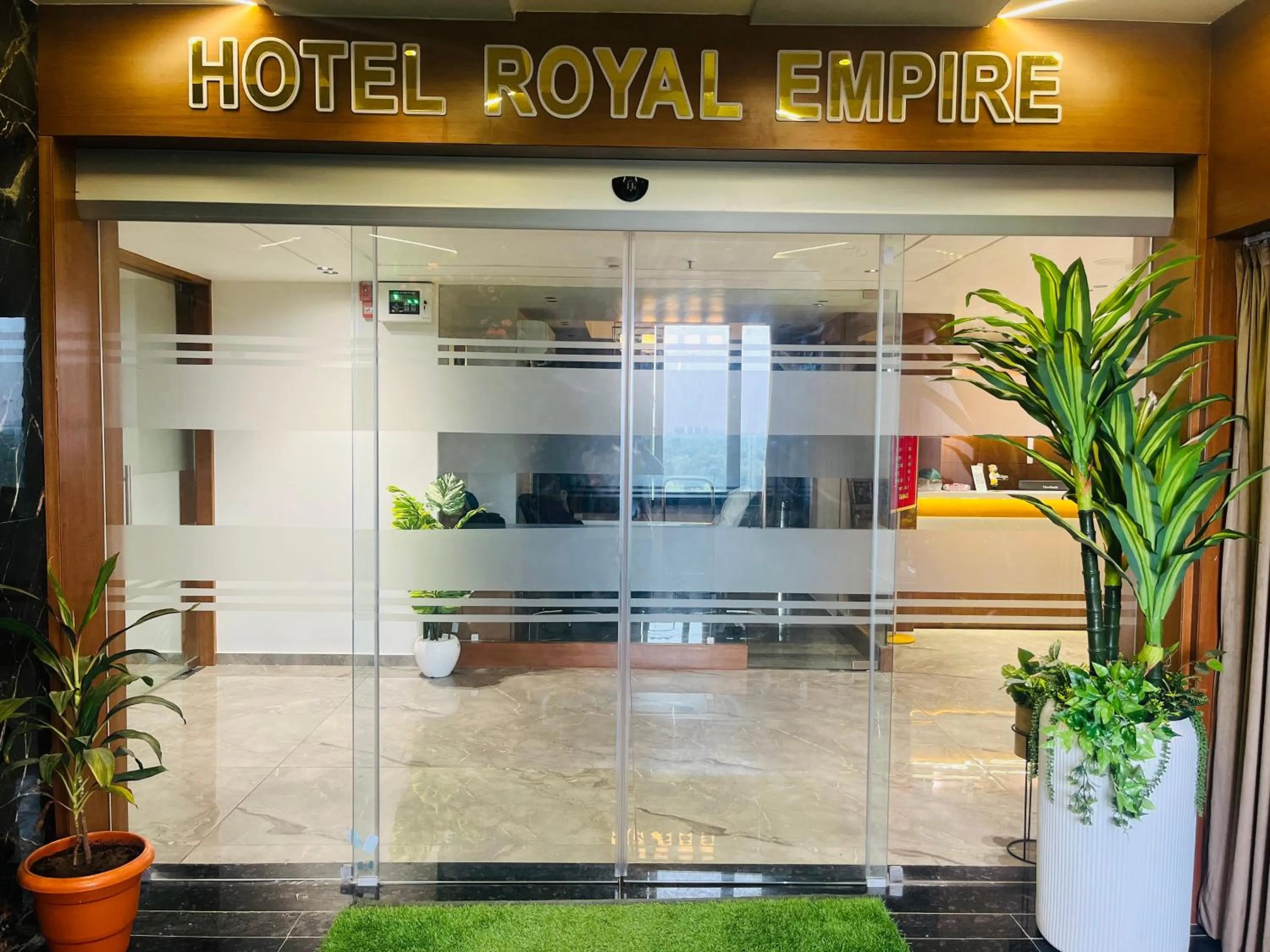 Facade/entrance in Hotel Royal Empire