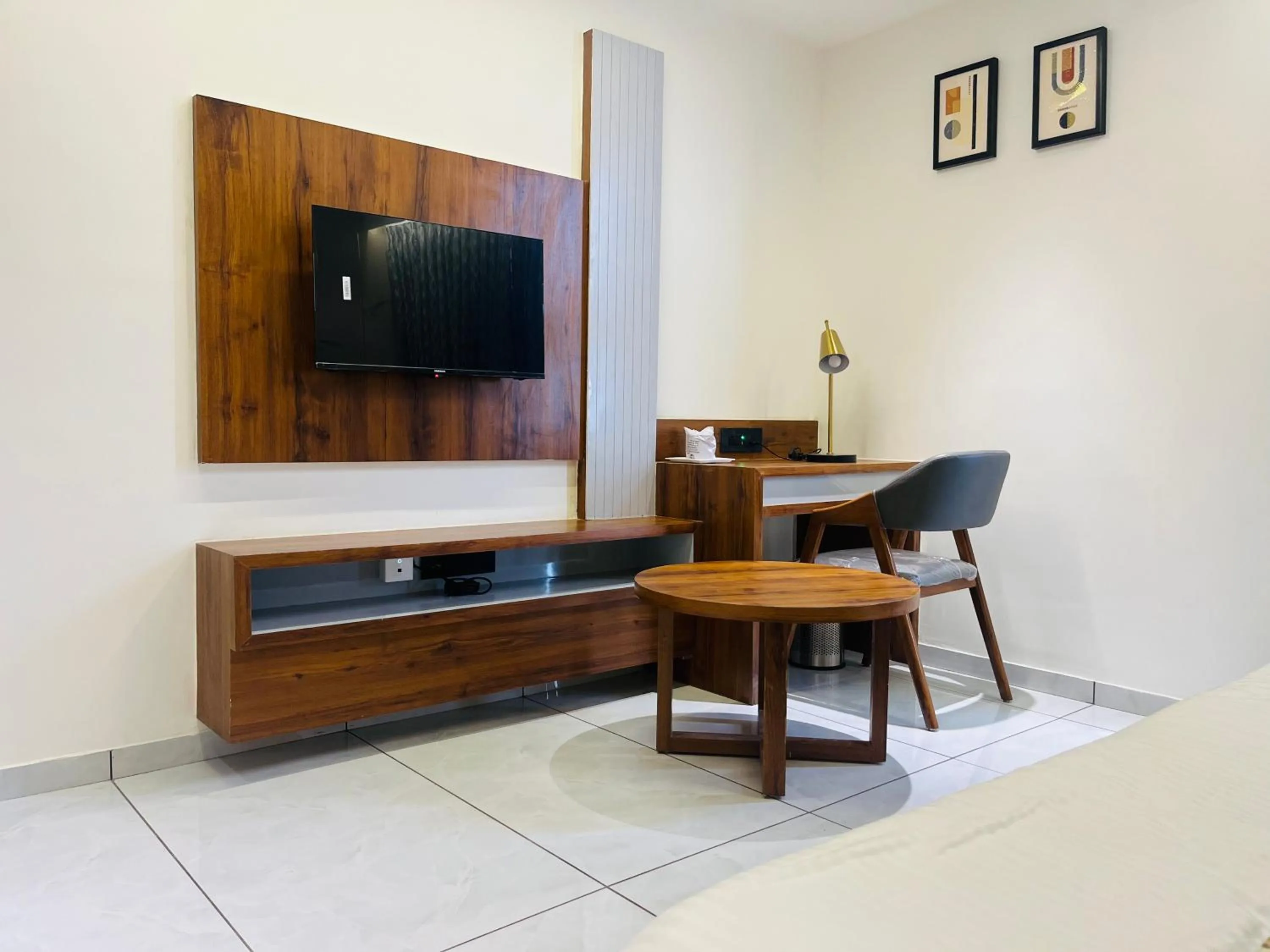 TV and multimedia in Hotel Royal Empire