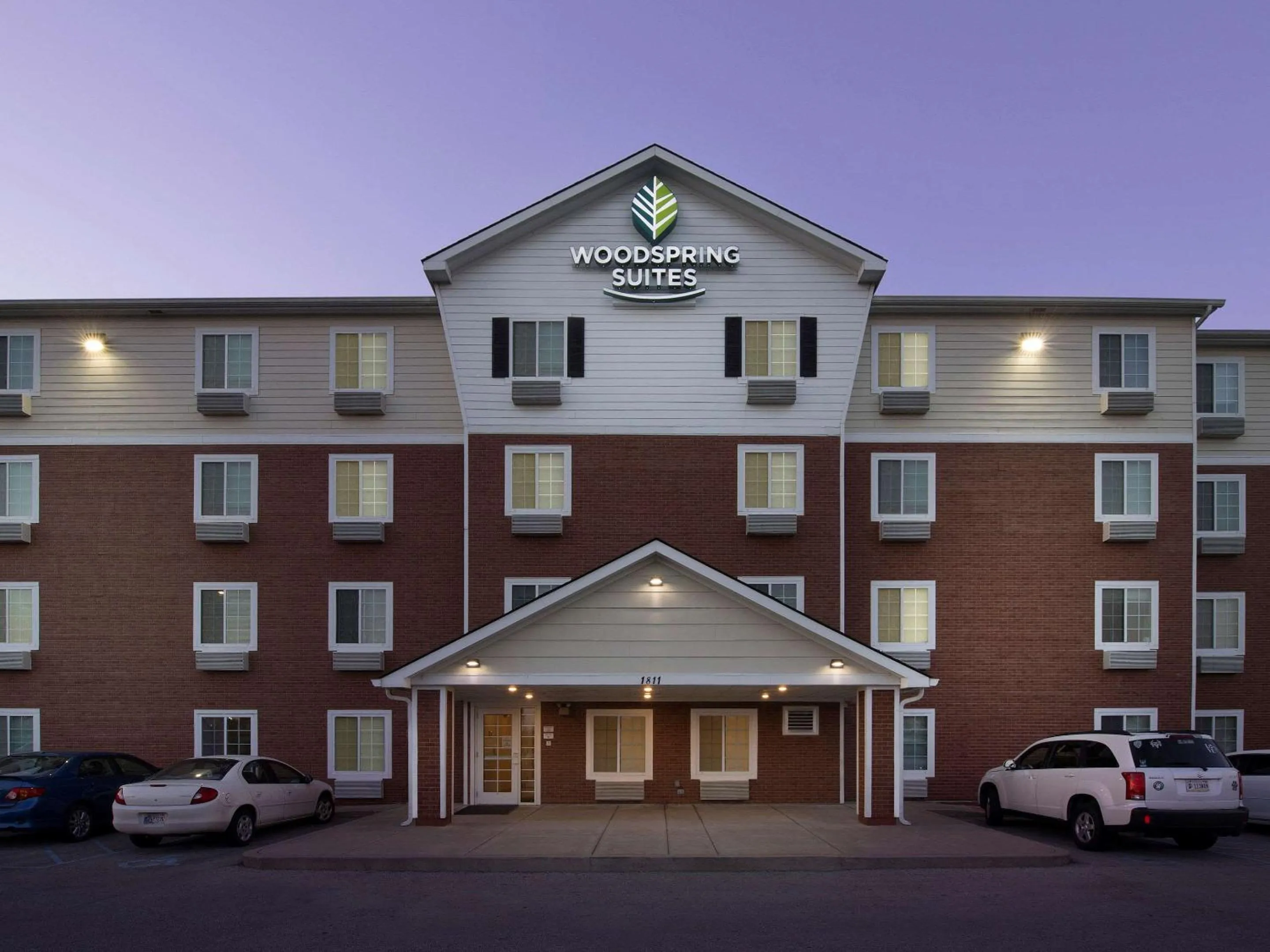 Property building in WoodSpring Suites Louisville Clarksville