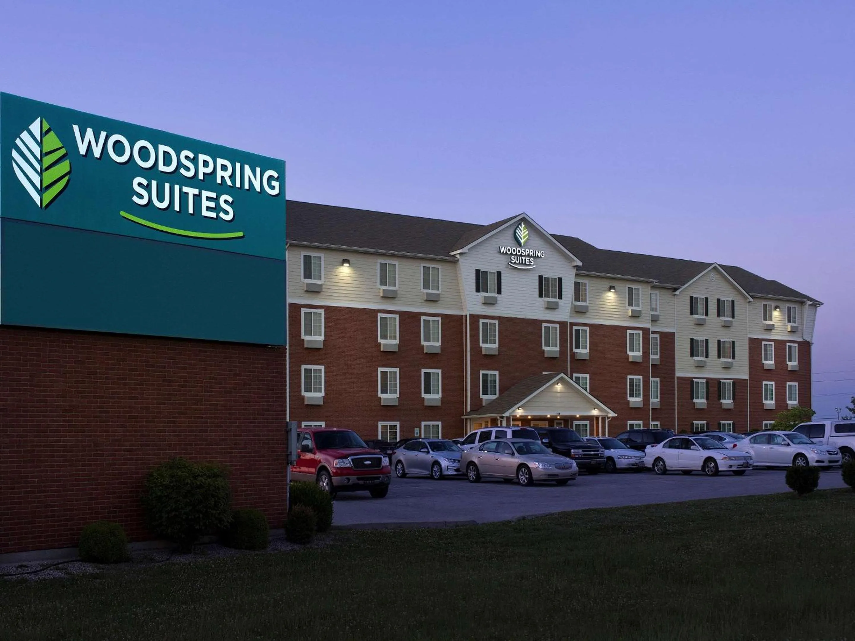 Property building in WoodSpring Suites Louisville Clarksville