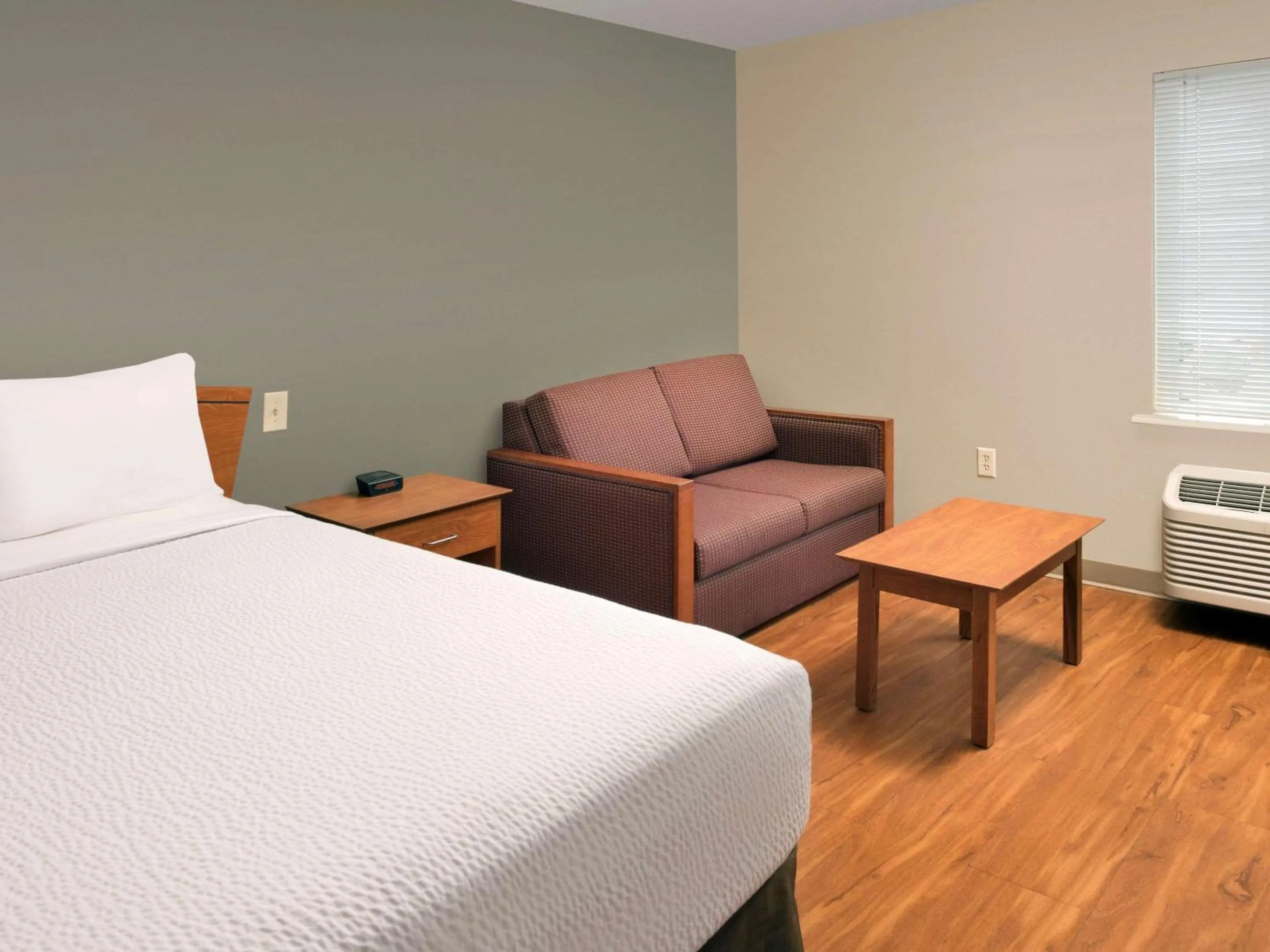 Photo of the whole room, Bed in WoodSpring Suites Louisville Clarksville