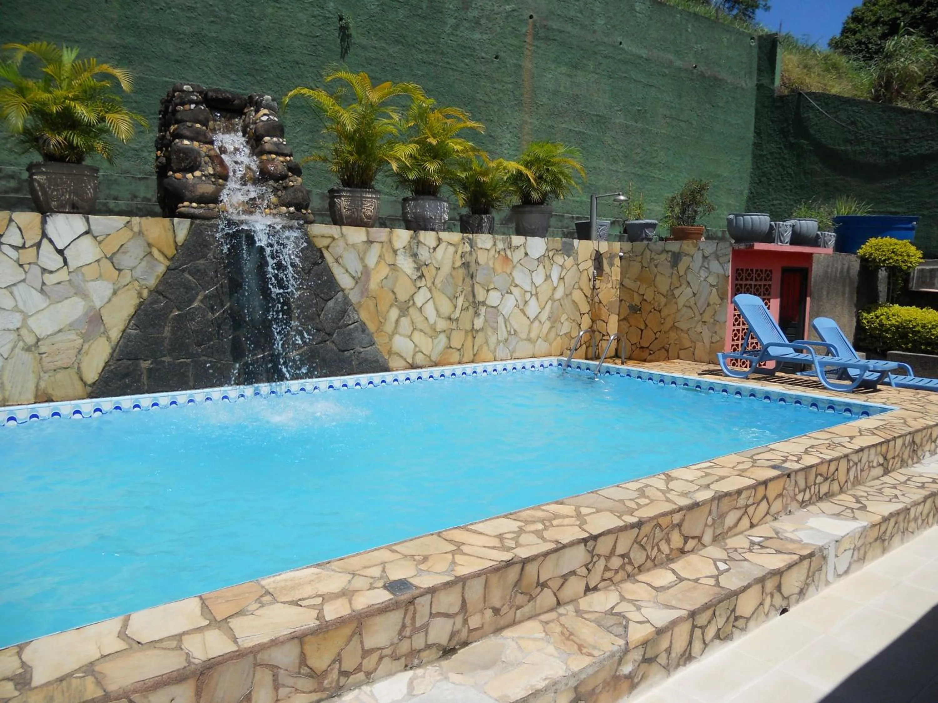 Swimming pool in Pousada O Meu Canto