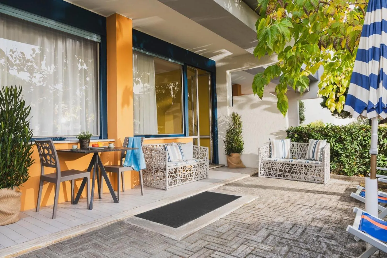 Property building in Hotel Club La Villa