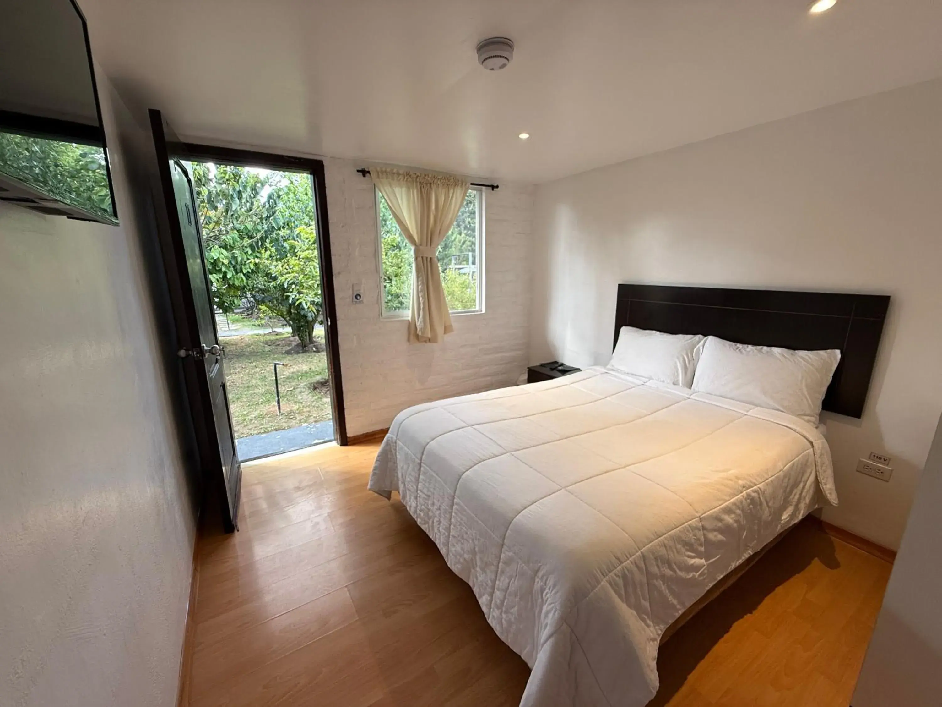 Double Room with Private Bathroom in Springhills Quito Airport Double Room with Private Bathroom in Springhills Quito Airport