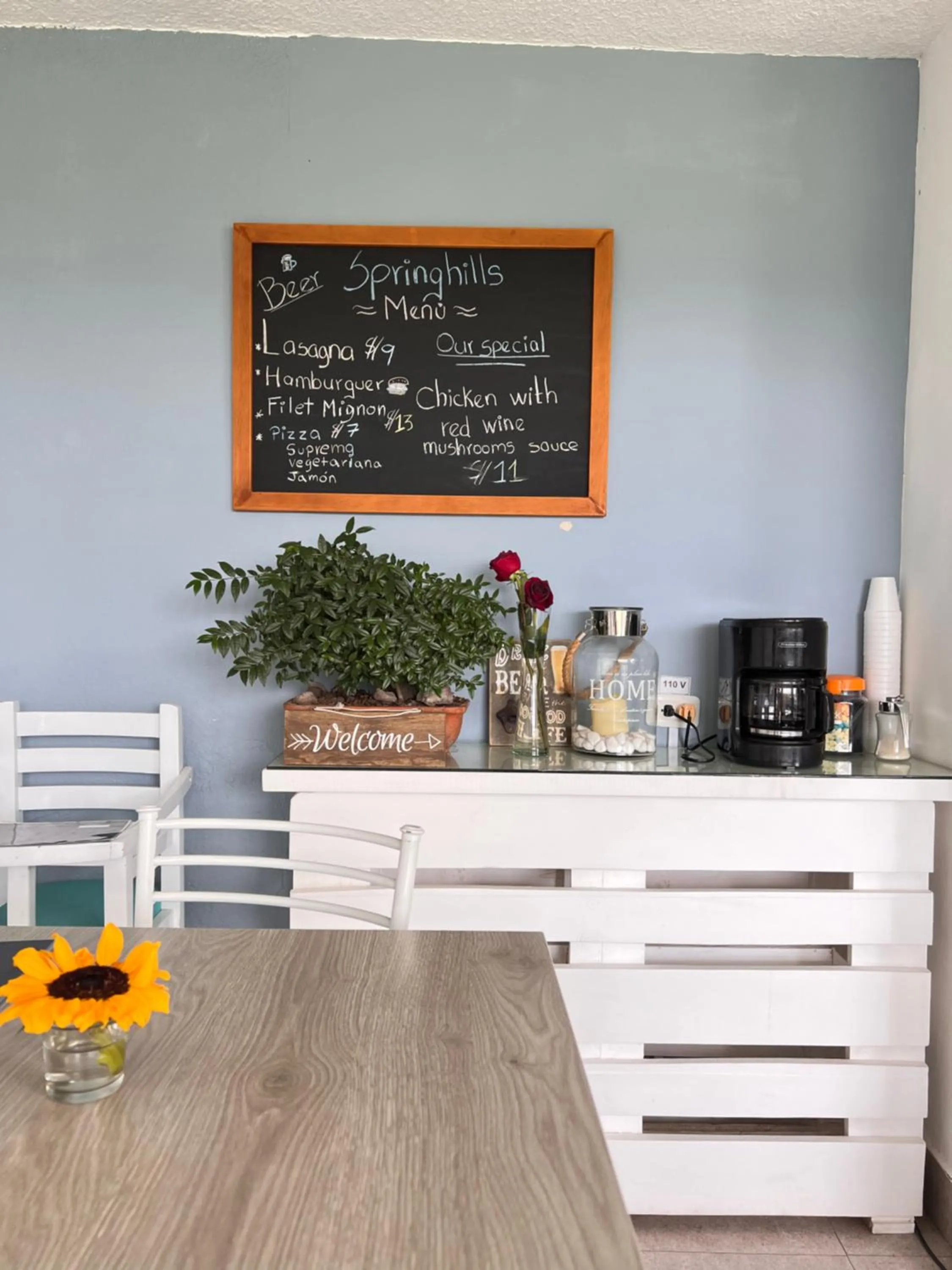 Coffee/tea facilities in Springhills Quito Airport