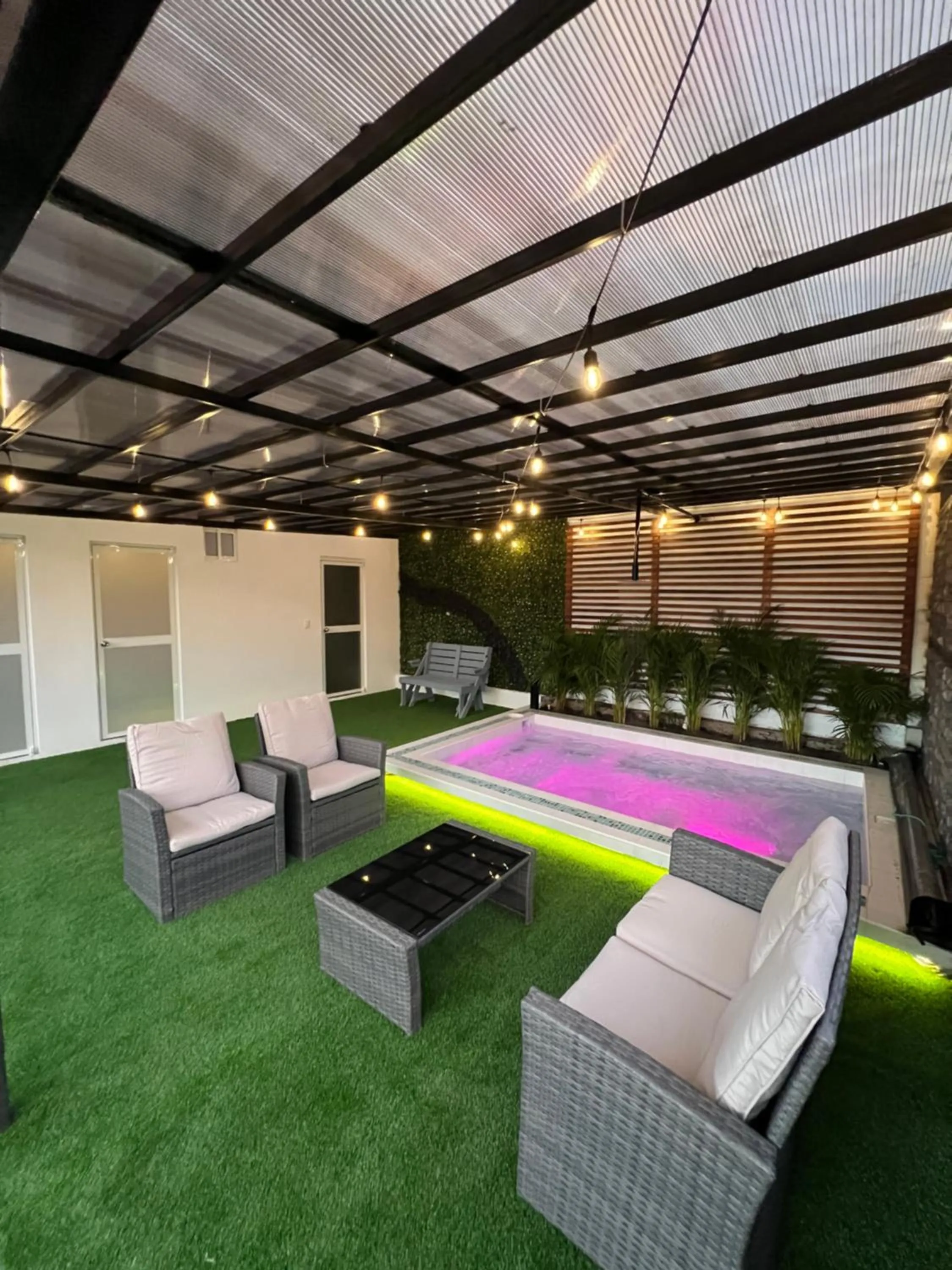 Hot Tub in Springhills Quito Airport