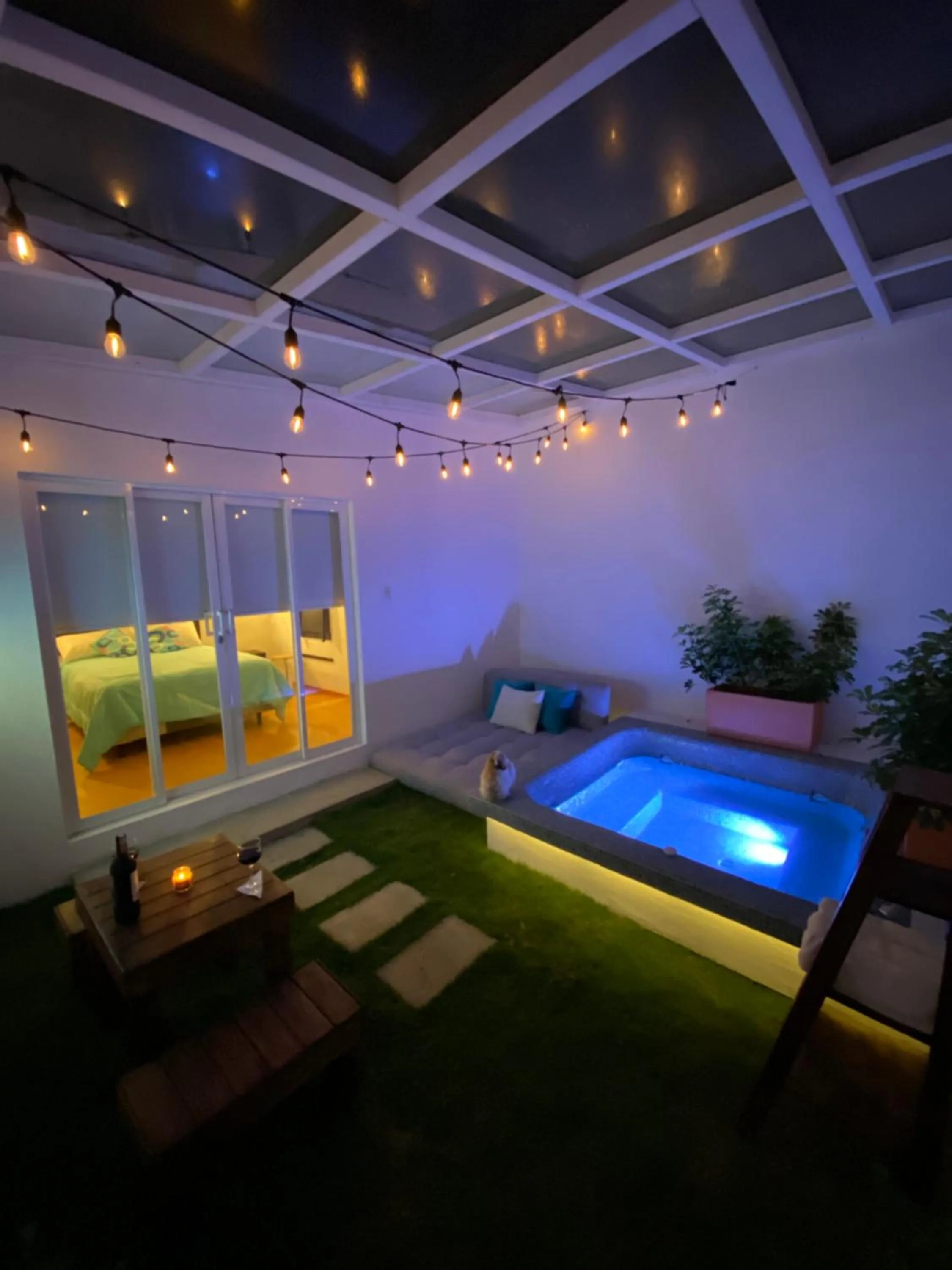 Hot Tub in Springhills Quito Airport