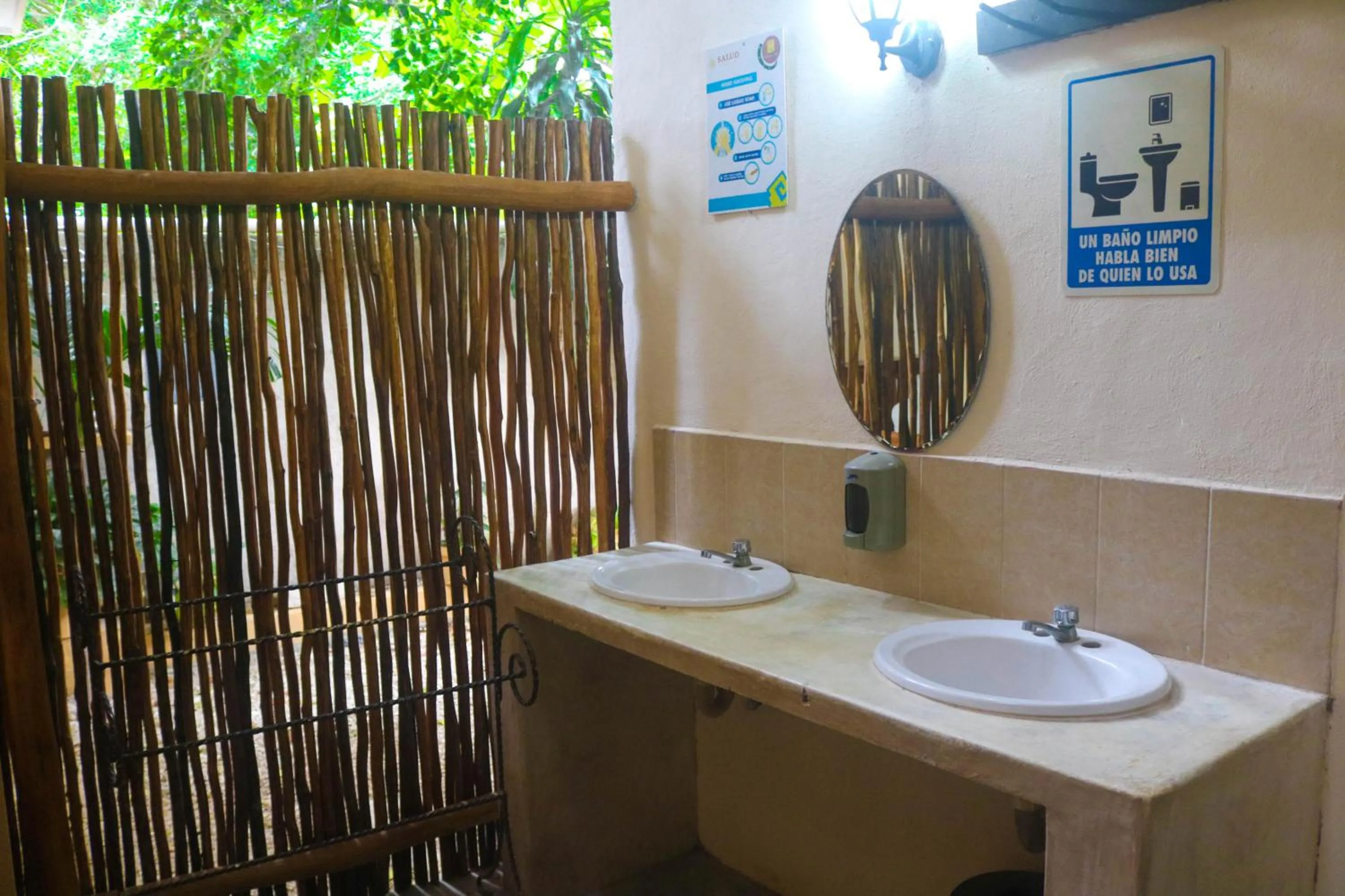 Bathroom in Hotel Tunich Naj & Hostal