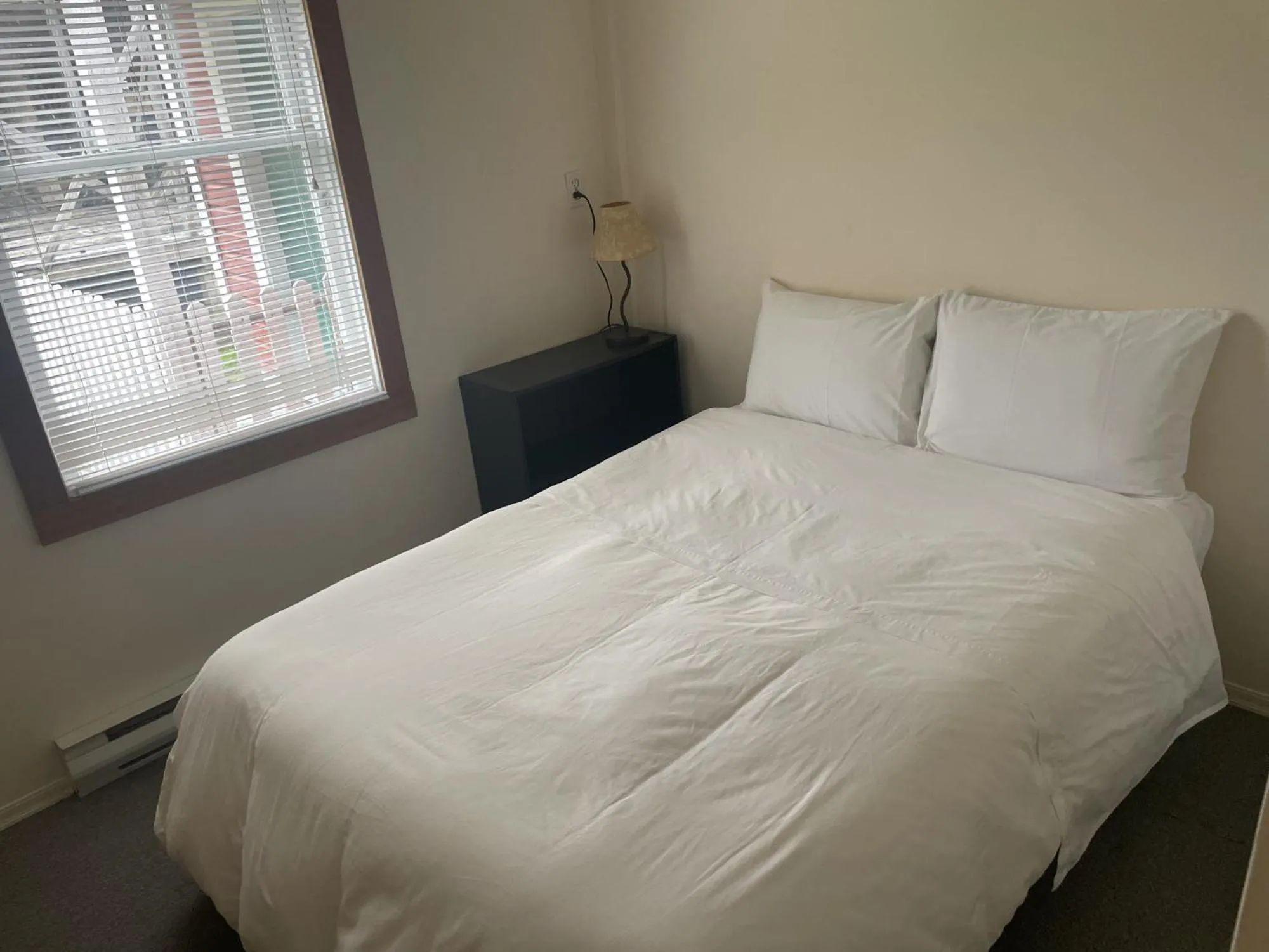 Bed in Seine Boat Inn