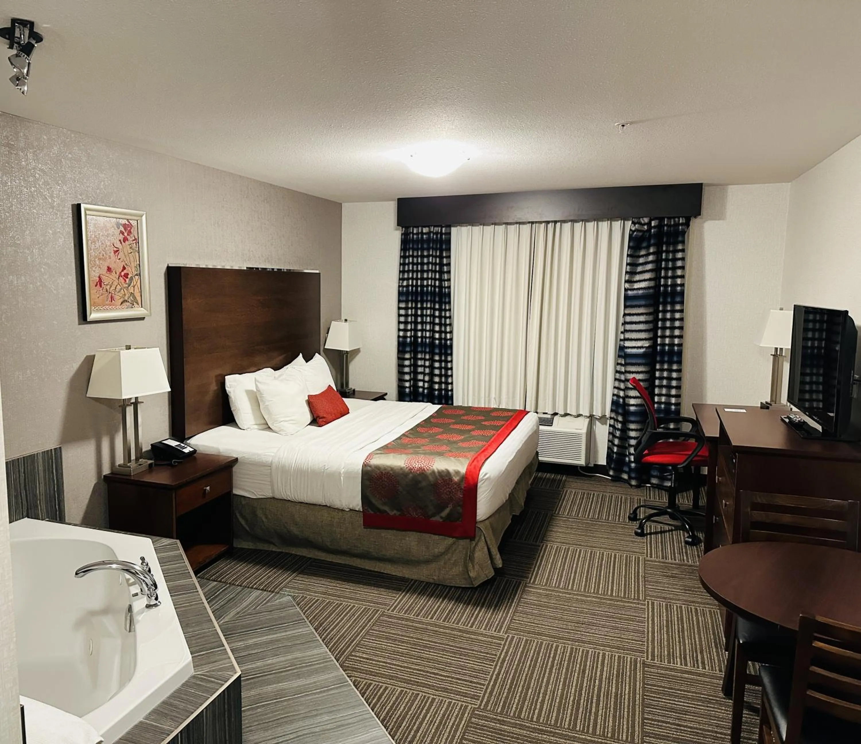 Photo of the whole room, Bed in Ramada by Wyndham Moose Jaw
