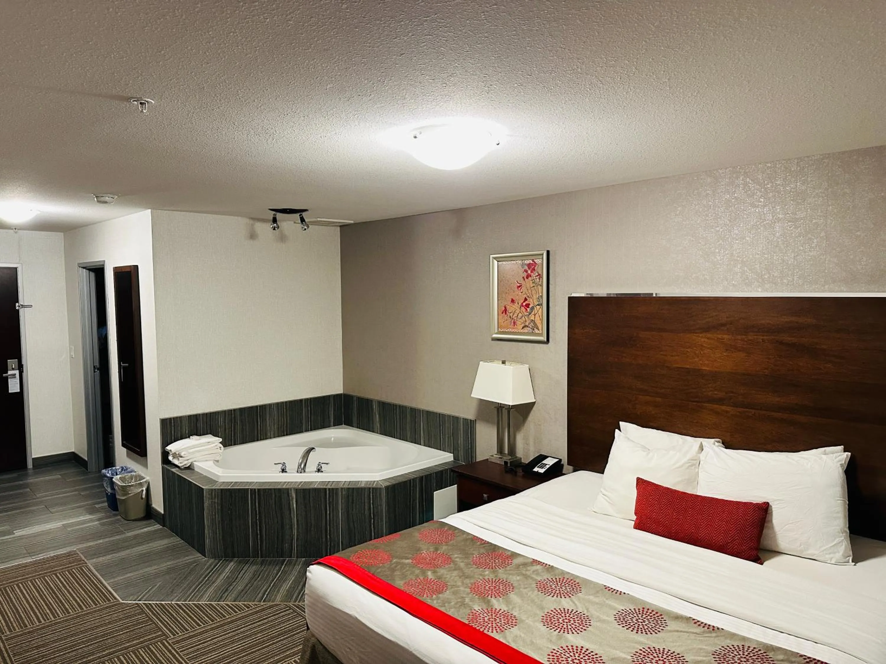 Photo of the whole room, Bed in Ramada by Wyndham Moose Jaw