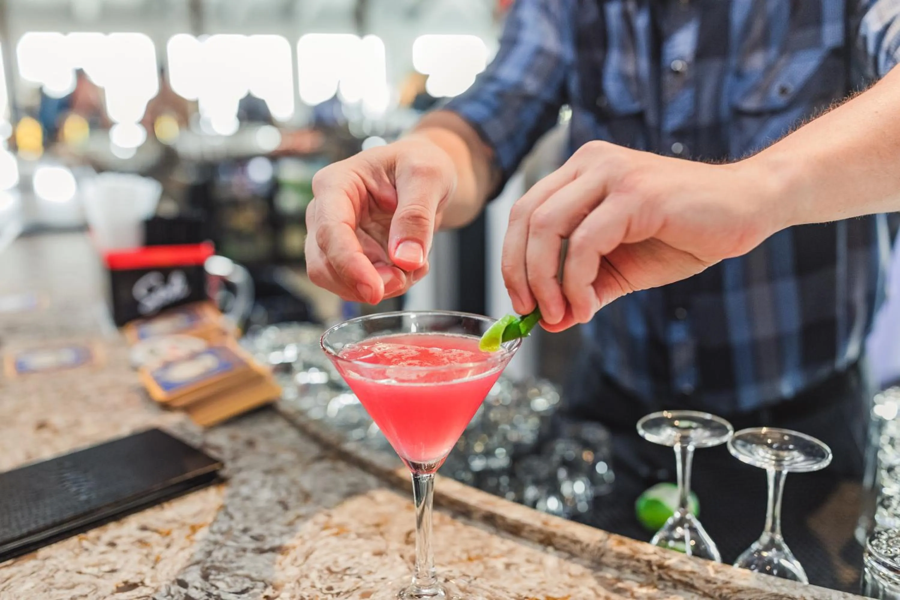 Restaurant/places to eat in Tides Oceanview Inn and Cottages