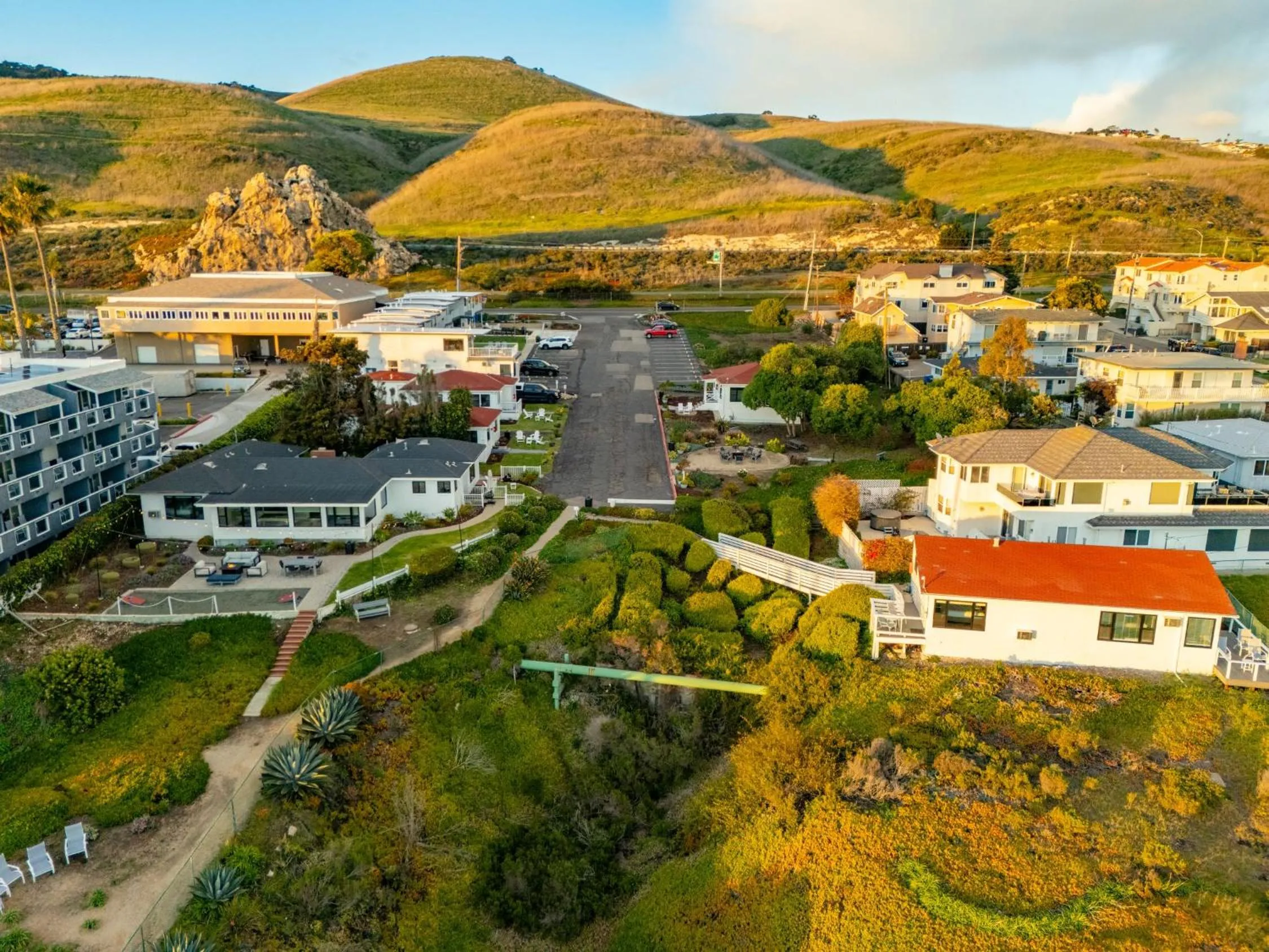 Property building in Tides Oceanview Inn and Cottages