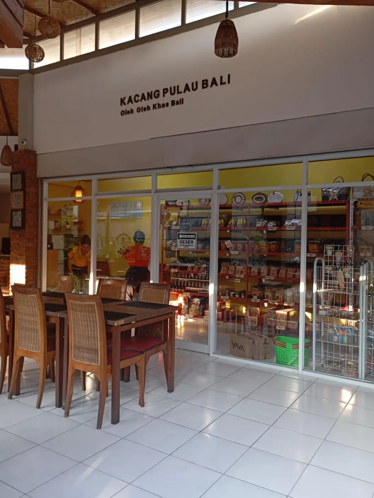 Restaurant/places to eat in Mansu Hotel and Spa Legian