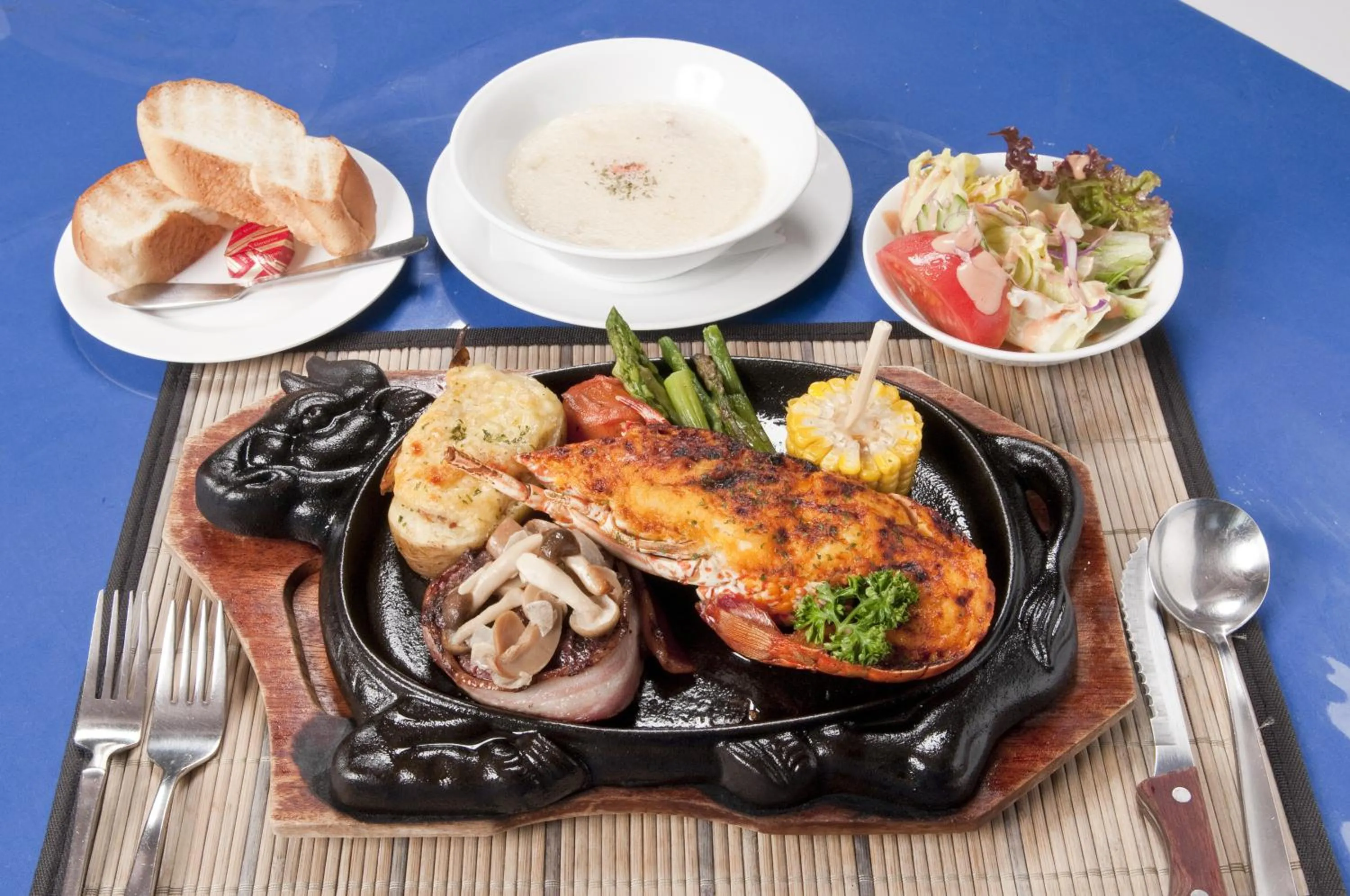 Food in Beach Resort Morimar