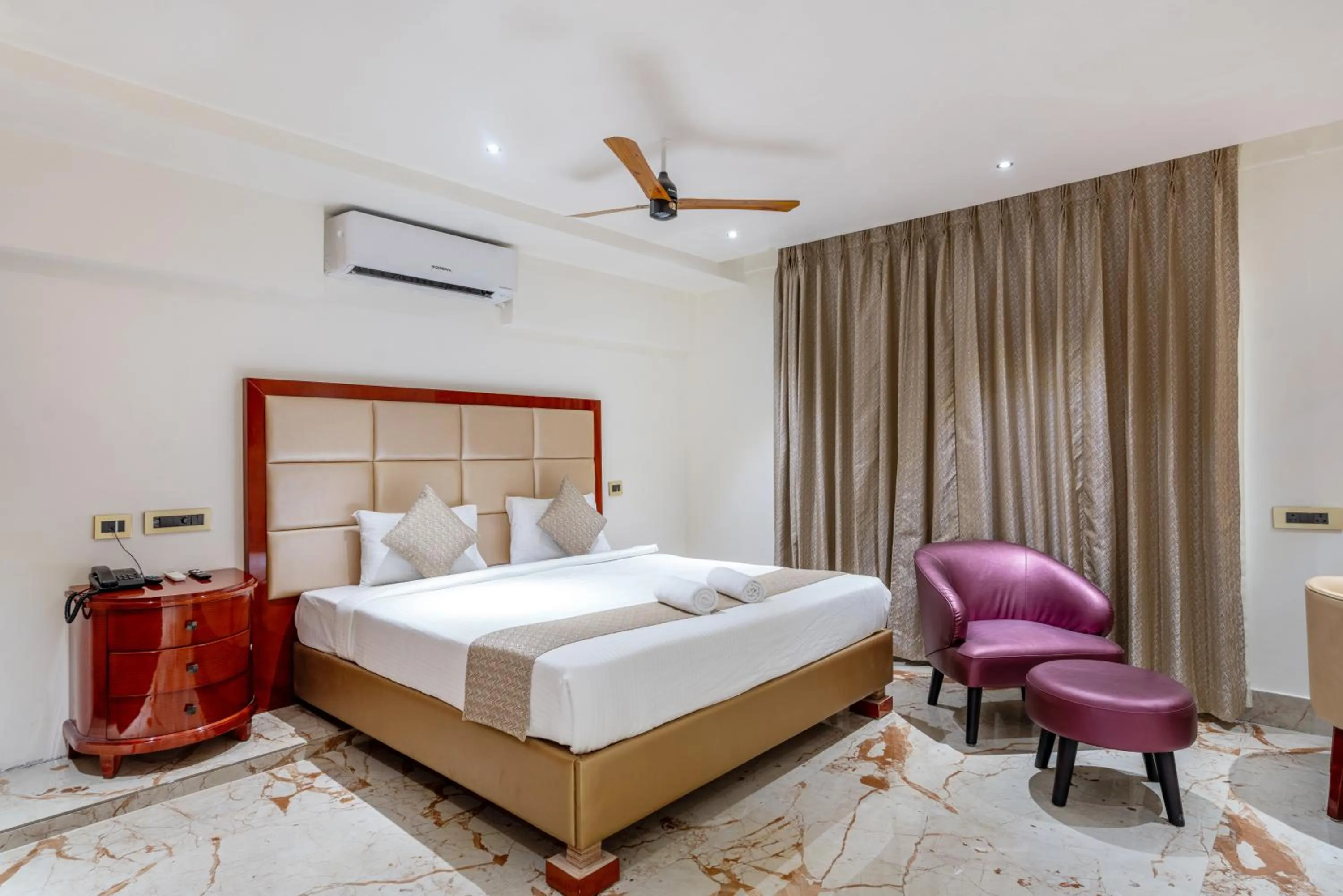 Bed in Hotel Chutneys