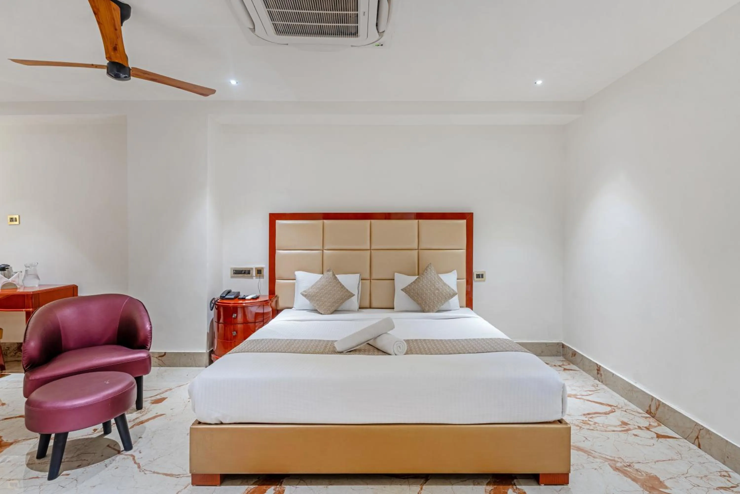 Photo of the whole room, Bed in Hotel Chutneys