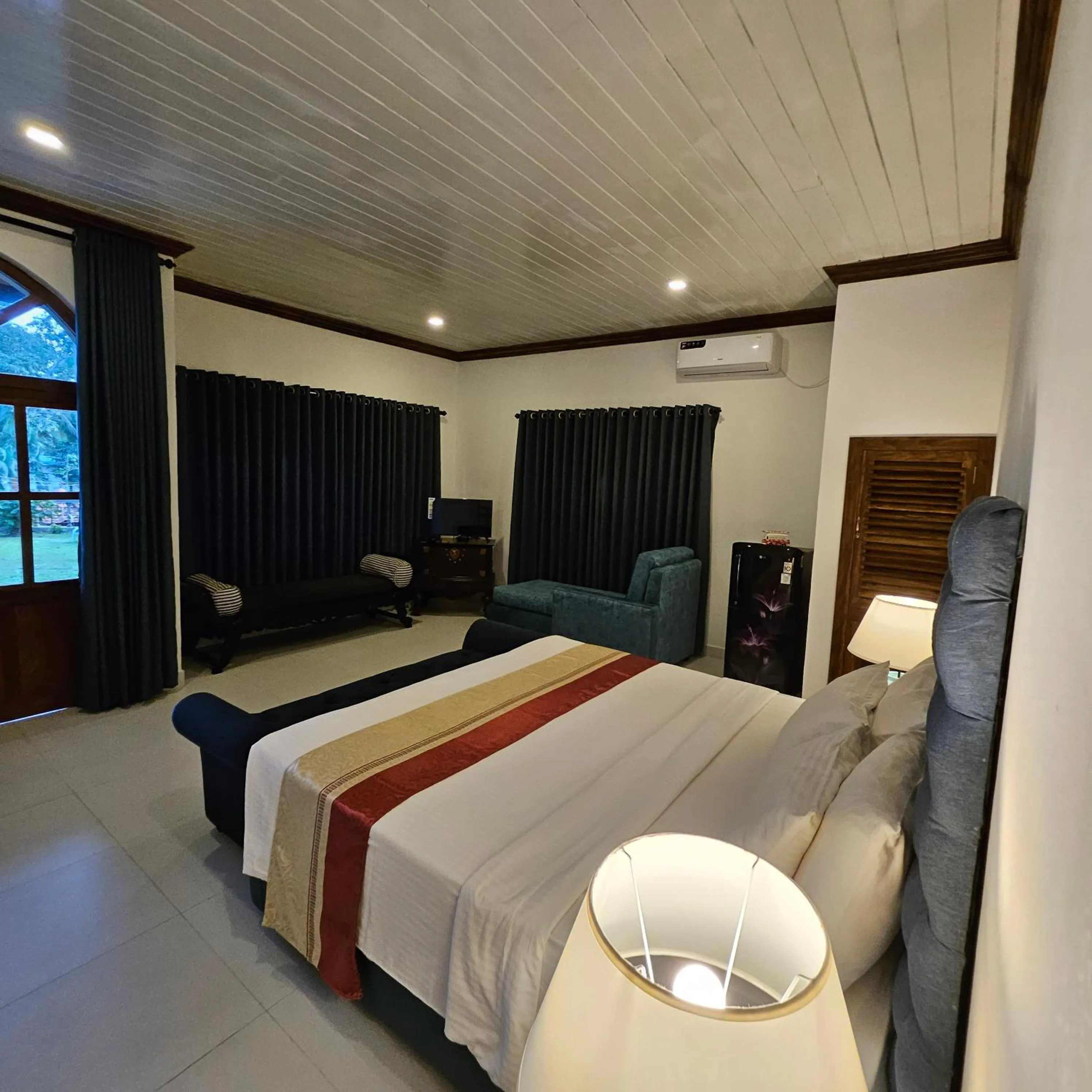 Bedroom, Bed in Ella Planters Bungalow