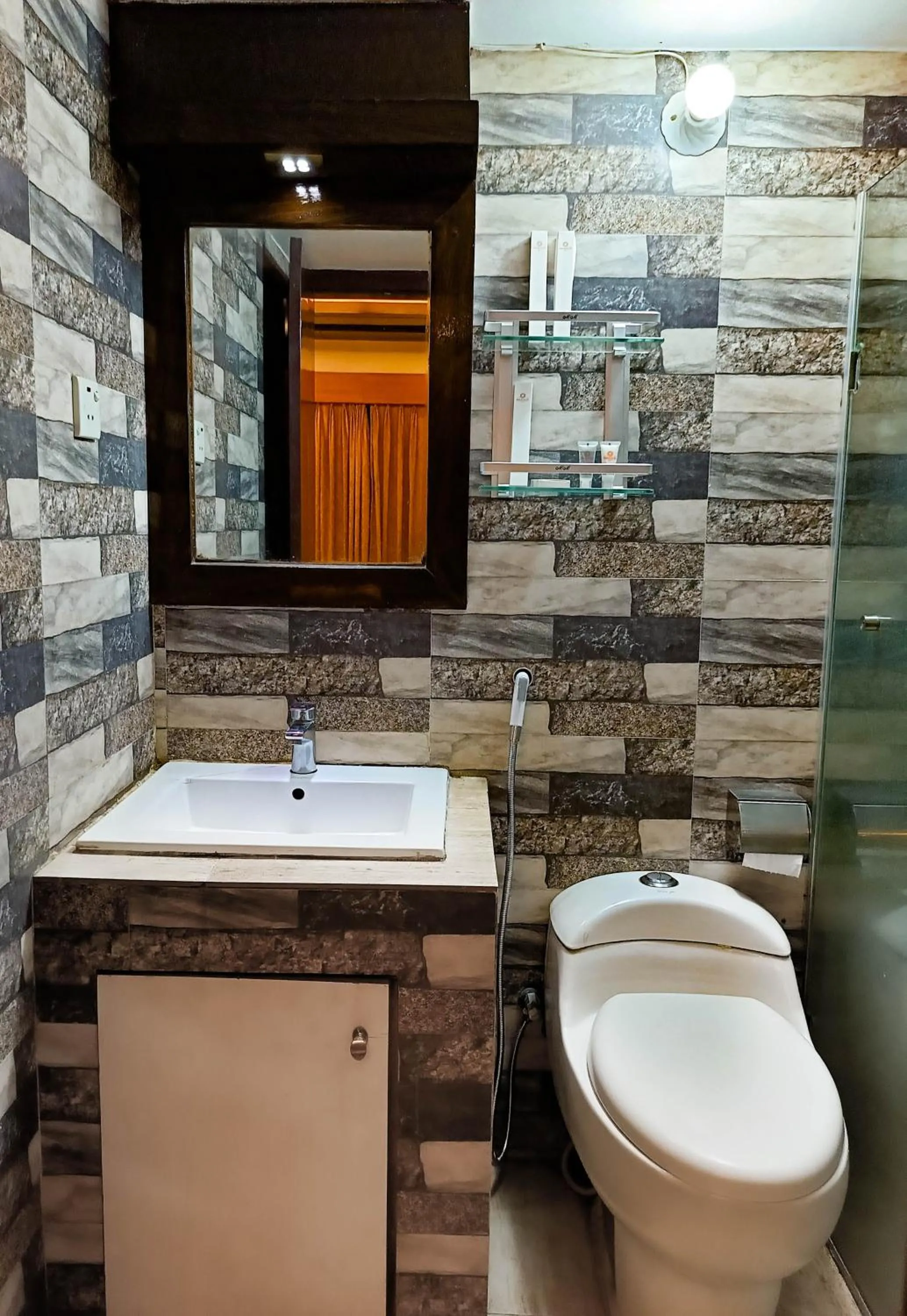 Bathroom in Hotel Air Inn Dhaka - Airport View