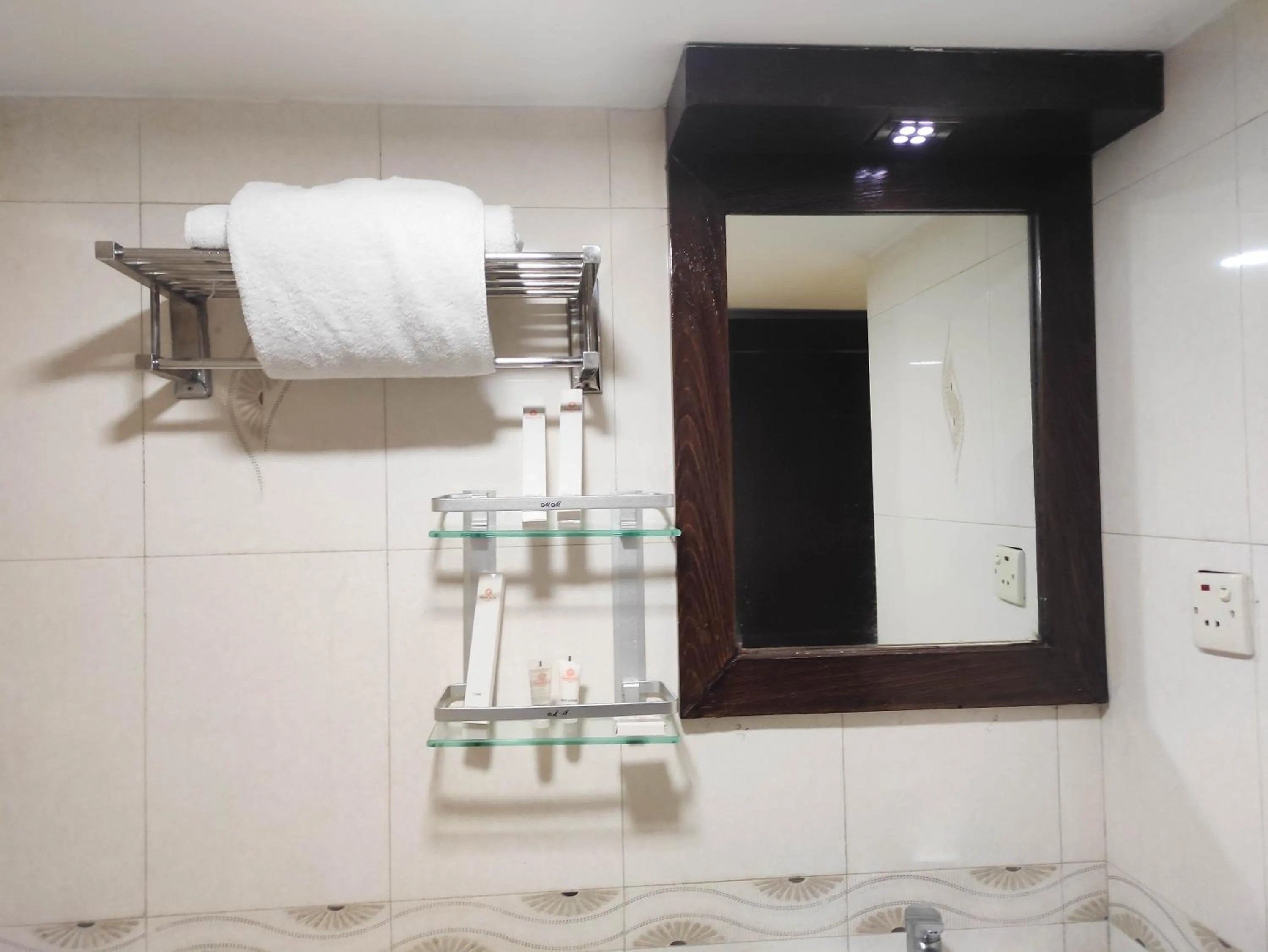 Bathroom in Hotel Air Inn Dhaka - Airport View
